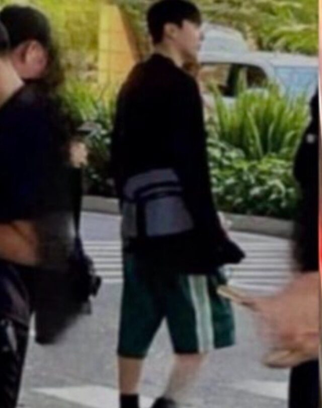 Rầm rộ ảnh nghi Jungkook (BTS) cho mỹ nhân aespa mặc quần đùi của mình dự sự kiện, táo bạo Rầm rộ ảnh nghi Jungkook (BTS) cho mỹ nhân aespa mặc quần đùi của mình dự sự kiện, táo bạo