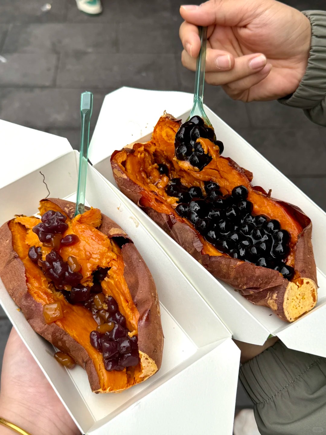 Cầm củ khoai nướng nóng hổi "mix" kem lạnh và trân châu: Trải nghiệm ẩm thực khiến hội chị em "xỉu up xỉu down"- Ảnh 3.