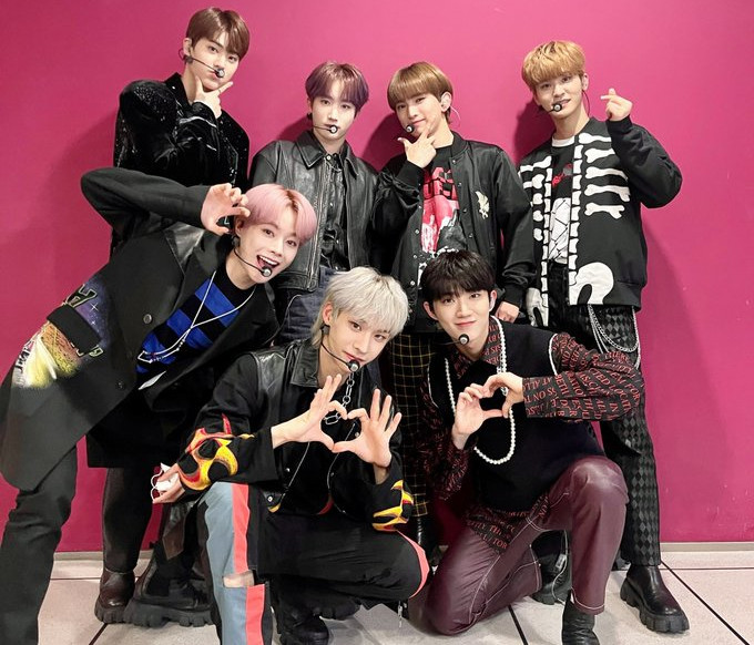 Tranh cãi nhóm nam Kpop biểu diễn tại Miss Cosmo, chưa Chung kết đã gặp drama- Ảnh 5. Tranh cãi nhóm nam Kpop biểu diễn tại Miss Cosmo, chưa Chung kết đã gặp drama- Ảnh 5.