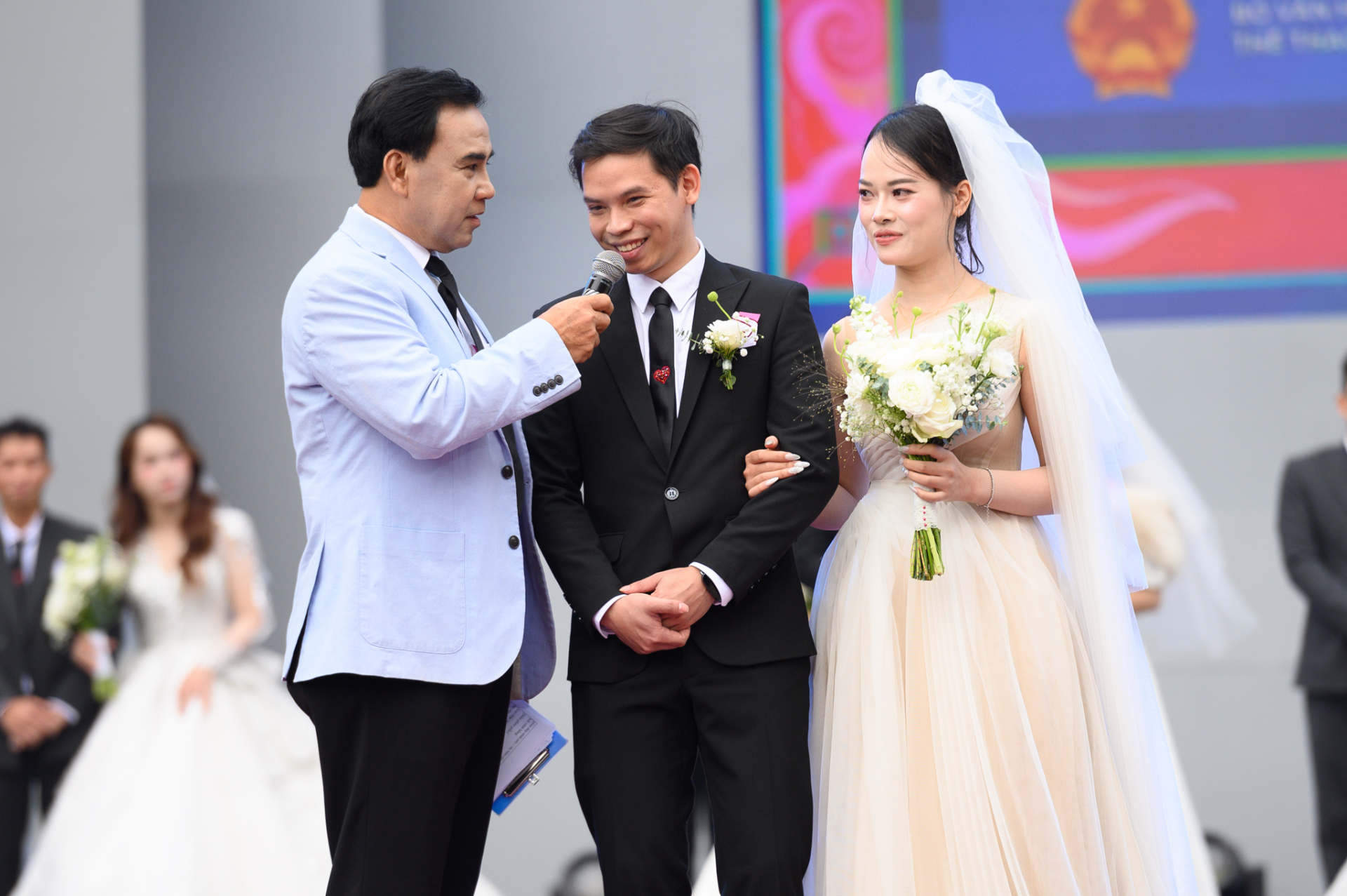 Hiếm có nhất Việt Nam: Con dâu và mẹ chồng mặc váy cưới cùng 1 ngày, hạnh phúc này "quá vuýp"- Ảnh 3.