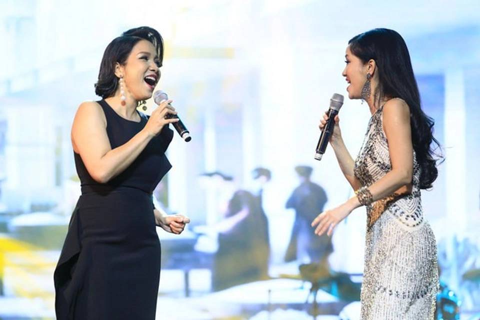 Ca khúc Mỹ Linh vừa giới thiệu xong "Hồng Nhung đùng đùng nổi giận, bỏ về"- Ảnh 2. Ca khúc Mỹ Linh vừa giới thiệu xong "Hồng Nhung đùng đùng nổi giận, bỏ về"- Ảnh 2.