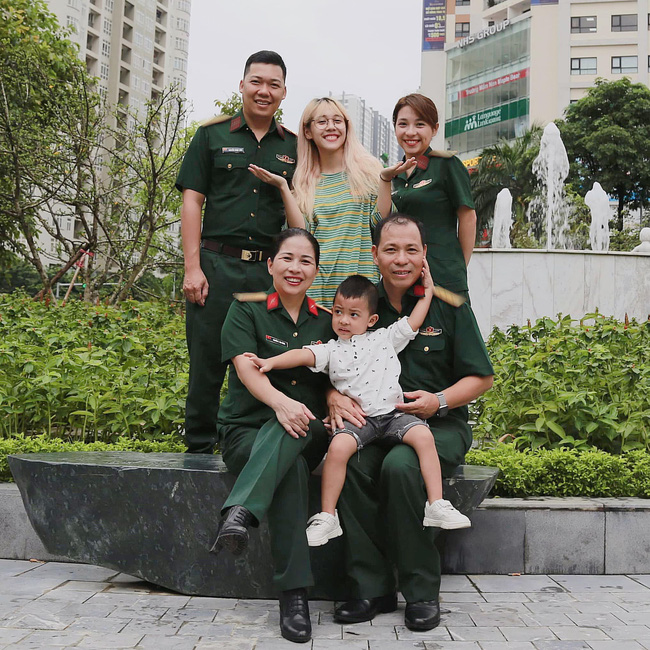 Nữ ca sĩ có 3 đời gia đình làm quân nhân: 8 triệu fan 3,6 tỷ lượt xem, tuổi 30 lột xác thành mỹ nhân- Ảnh 3.