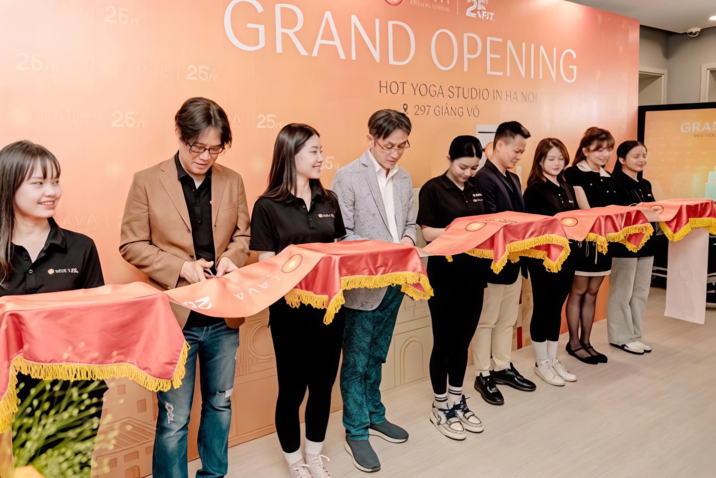 LAVA Hot Yoga có mặt tại Hà Nội - Quy tụ Stylist Hoàng Ku, NTK Adrian Anh Tuấn- Ảnh 1. LAVA Hot Yoga có mặt tại Hà Nội - Quy tụ Stylist Hoàng Ku, NTK Adrian Anh Tuấn- Ảnh 1.