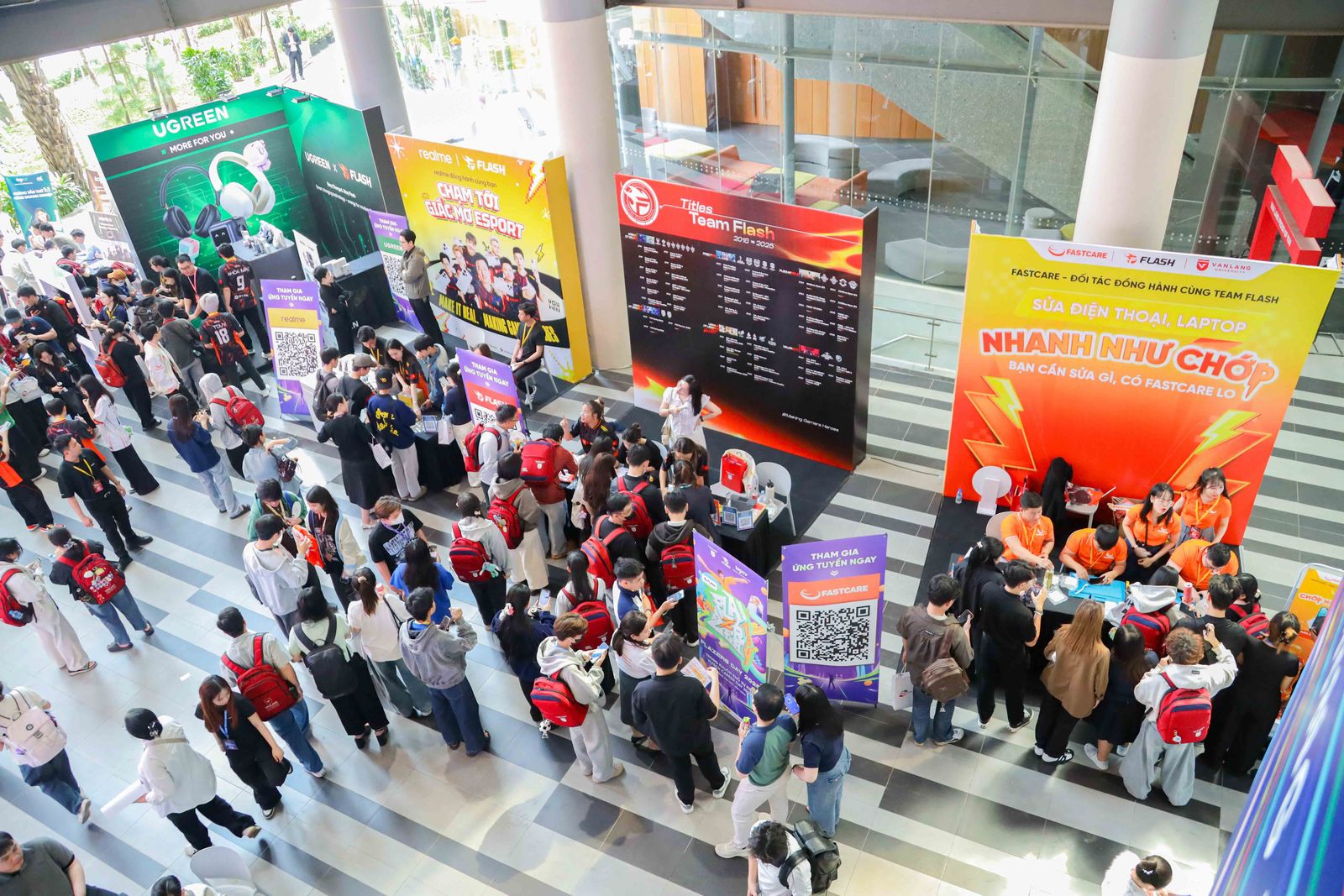 Sinh viên khám phá hàng ngàn cơ hội việc làm khối ngành công nghệ kỹ thuật tại VLTech Career Day 2025- Ảnh 3. Sinh viên khám phá hàng ngàn cơ hội việc làm khối ngành công nghệ kỹ thuật tại VLTech Career Day 2025- Ảnh 3.
