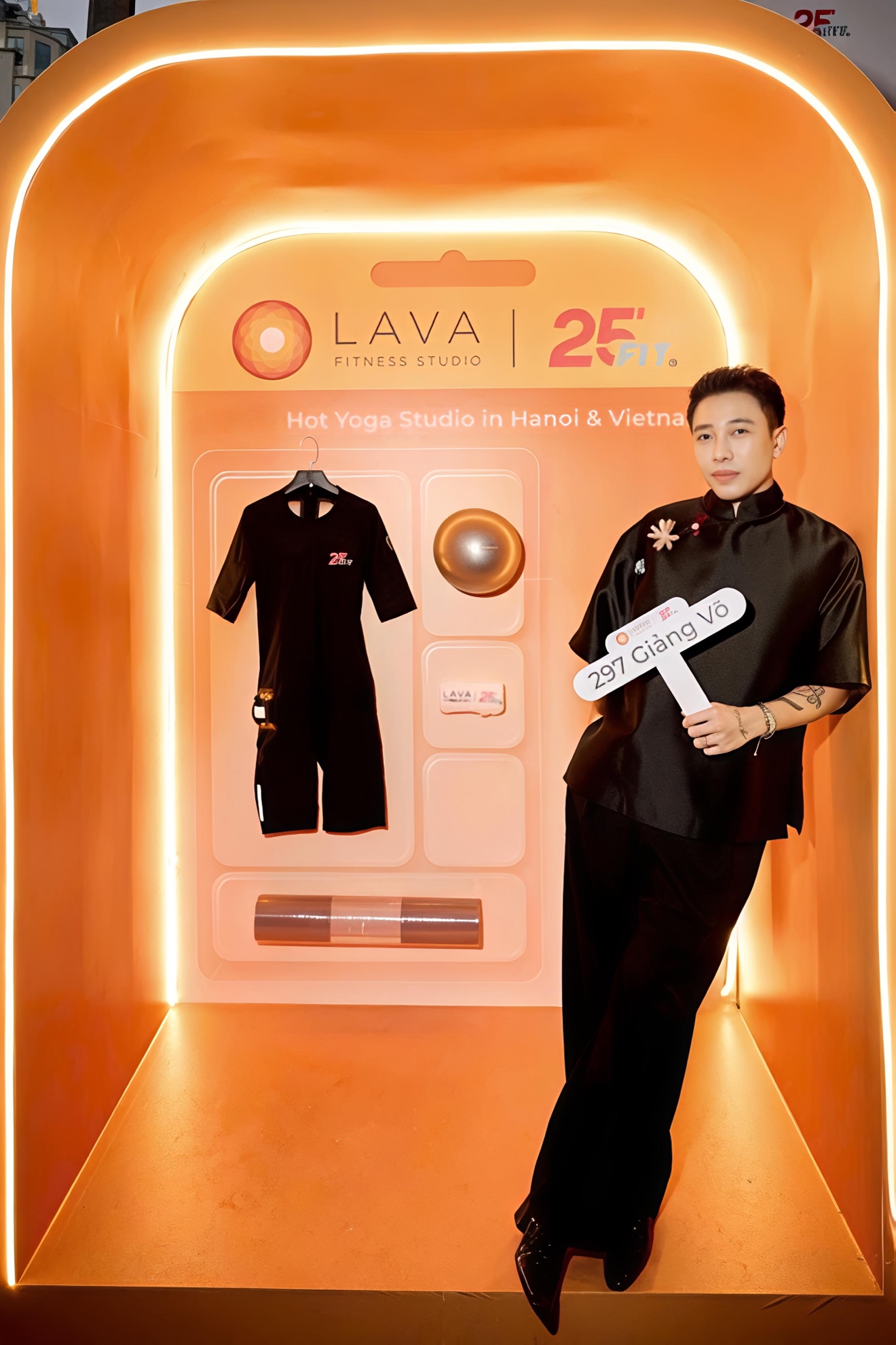 LAVA Hot Yoga có mặt tại Hà Nội - Quy tụ Stylist Hoàng Ku, NTK Adrian Anh Tuấn- Ảnh 3. LAVA Hot Yoga có mặt tại Hà Nội - Quy tụ Stylist Hoàng Ku, NTK Adrian Anh Tuấn- Ảnh 3.