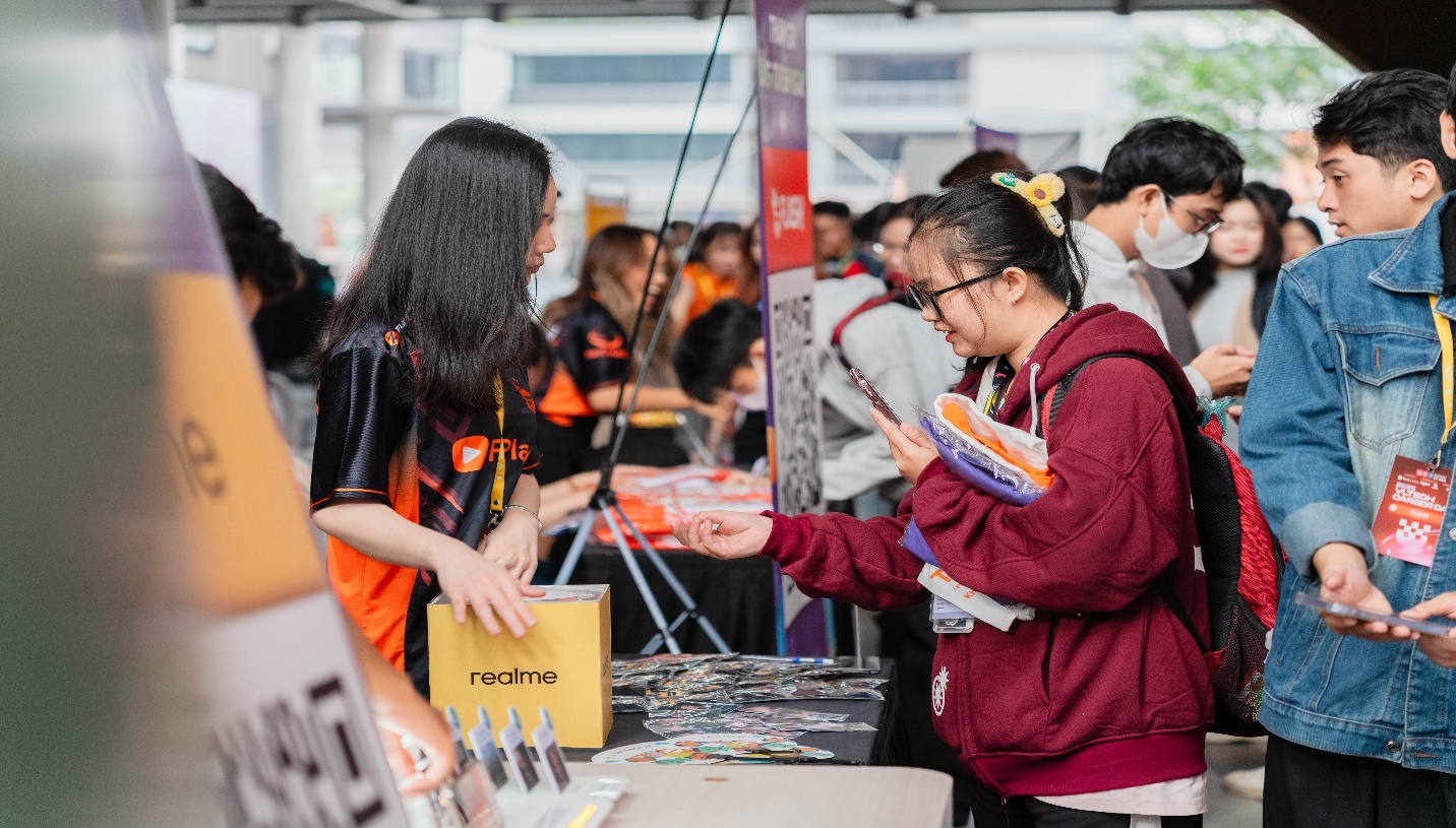 Sinh viên khám phá hàng ngàn cơ hội việc làm khối ngành công nghệ kỹ thuật tại VLTech Career Day 2025- Ảnh 10. Sinh viên khám phá hàng ngàn cơ hội việc làm khối ngành công nghệ kỹ thuật tại VLTech Career Day 2025- Ảnh 10.