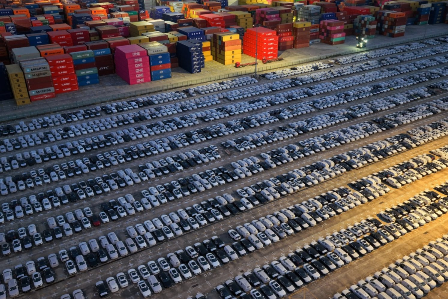 Trung Quốc khiến thế giới 'chao đảo'- Ảnh 1.