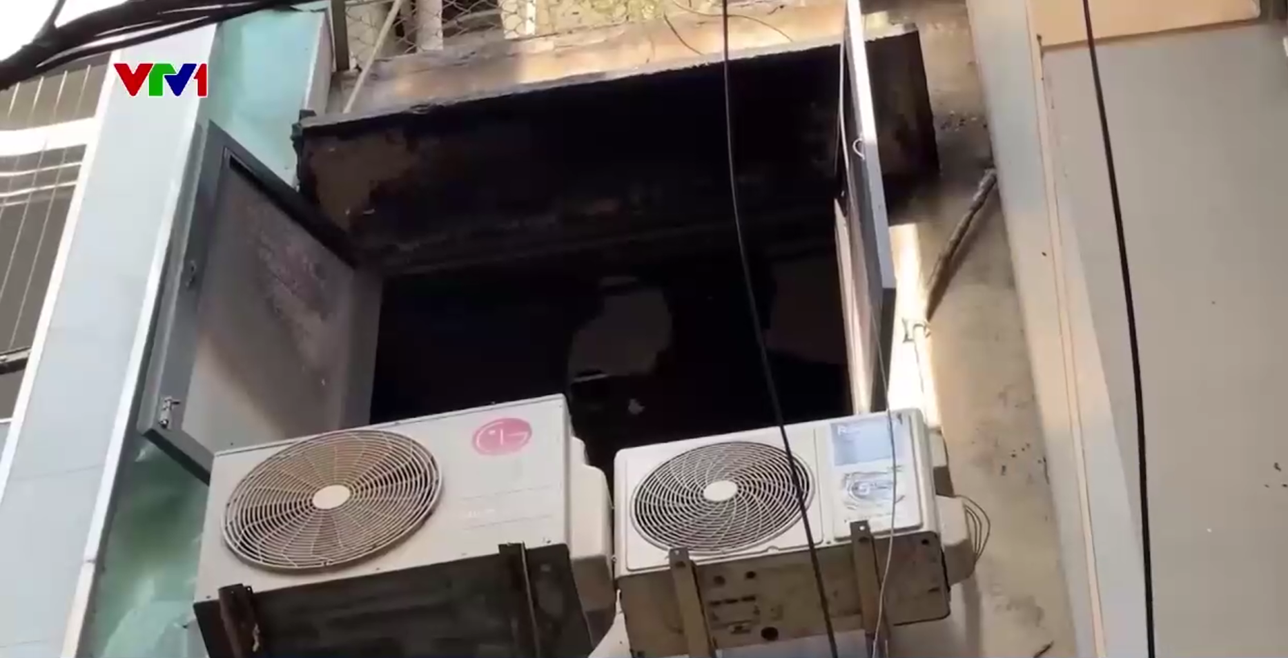 Vụ cháy quán ăn khiến 4 người tử vong: Thêm lời cảnh báo nguy hiểm tại nhà ống bịt kín- Ảnh 3. Vụ cháy quán ăn khiến 4 người tử vong: Thêm lời cảnh báo nguy hiểm tại nhà ống bịt kín- Ảnh 3.