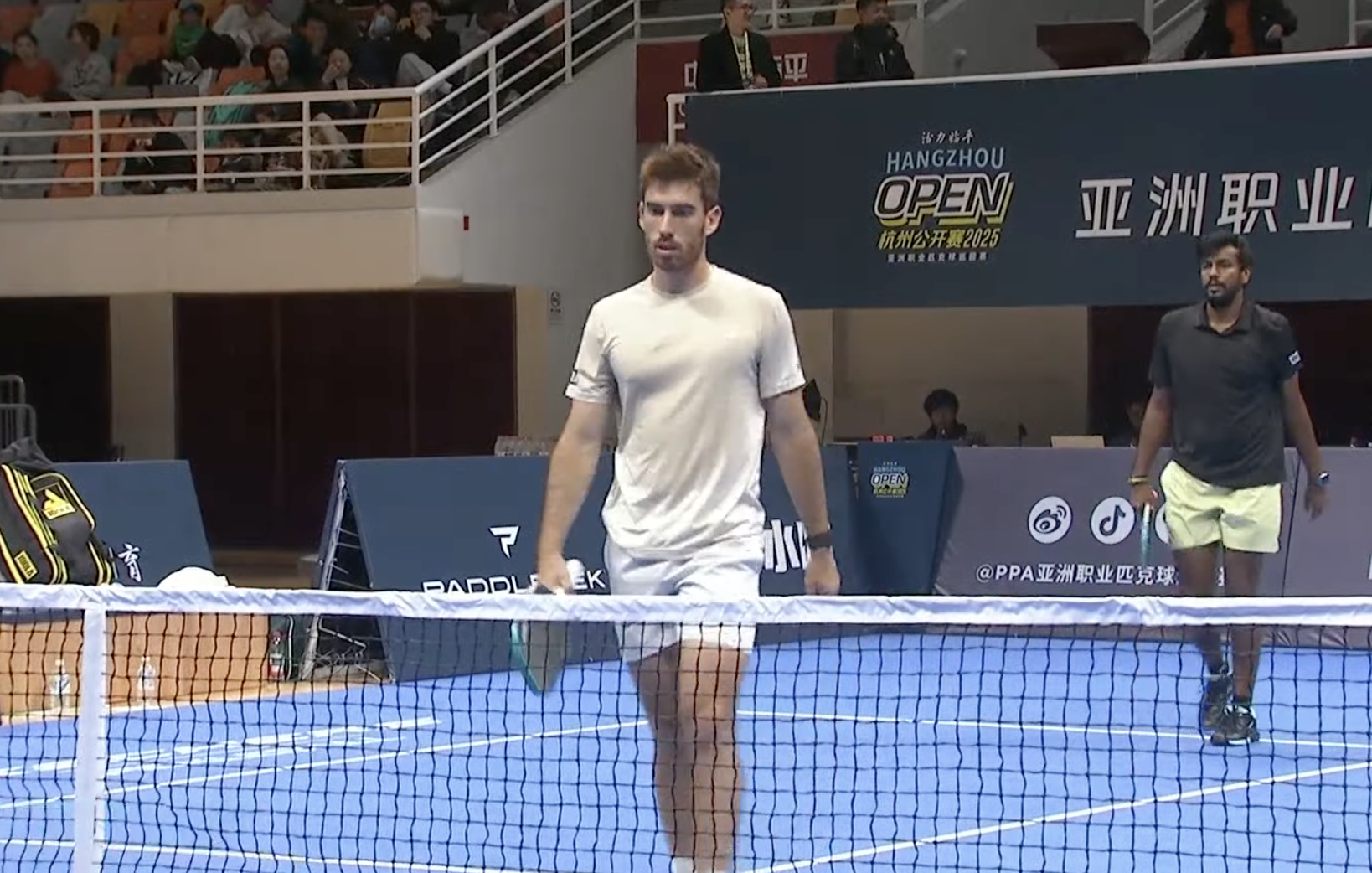 Top 2 Pickleball thế giới cứ gặp các tay vợt Việt Nam là… bấm điện thoại- Ảnh 7. Top 2 Pickleball thế giới cứ gặp các tay vợt Việt Nam là… bấm điện thoại- Ảnh 7.