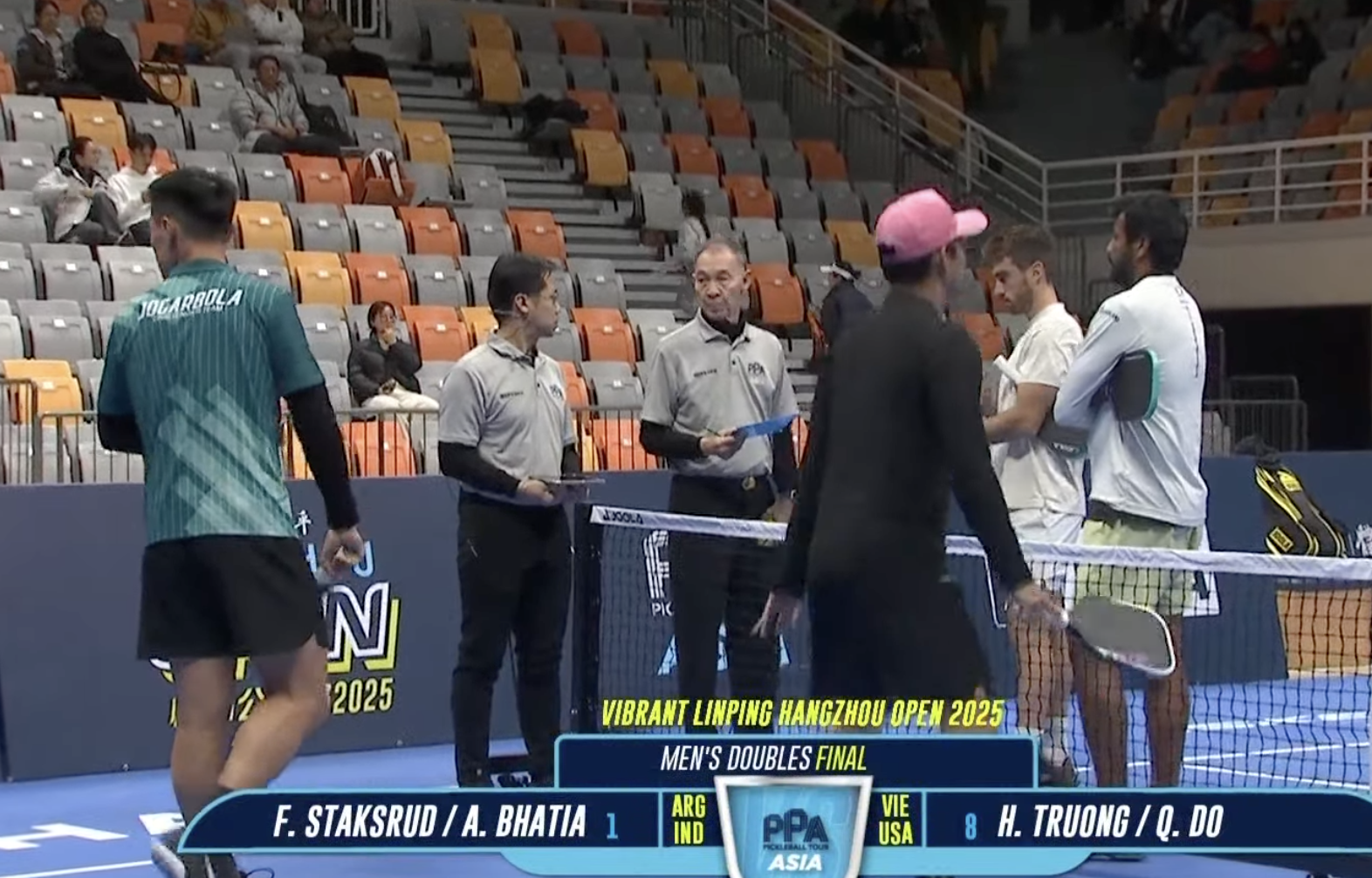 Top 2 Pickleball thế giới cứ gặp các tay vợt Việt Nam là… bấm điện thoại- Ảnh 6. Top 2 Pickleball thế giới cứ gặp các tay vợt Việt Nam là… bấm điện thoại- Ảnh 6.