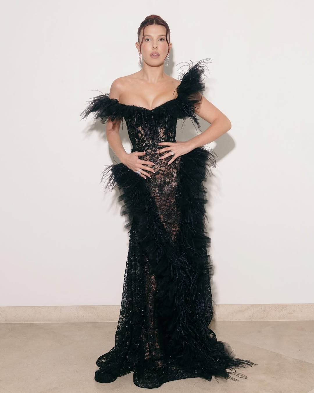 Sự thật về trang phục thảm hoạ của nữ chính phim Stranger Things- Ảnh 9. Sự thật về trang phục thảm hoạ của nữ chính phim Stranger Things- Ảnh 9.