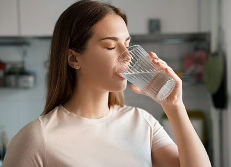 Người thường xuyên uống nước khi vừa thức dậy vào buổi sáng, cơ thể sẽ xuất hiện 6 thay đổi kỳ diệu sau 3 tháng- Ảnh 1. Người thường xuyên uống nước khi vừa thức dậy vào buổi sáng, cơ thể sẽ xuất hiện 6 thay đổi kỳ diệu sau 3 tháng- Ảnh 1.