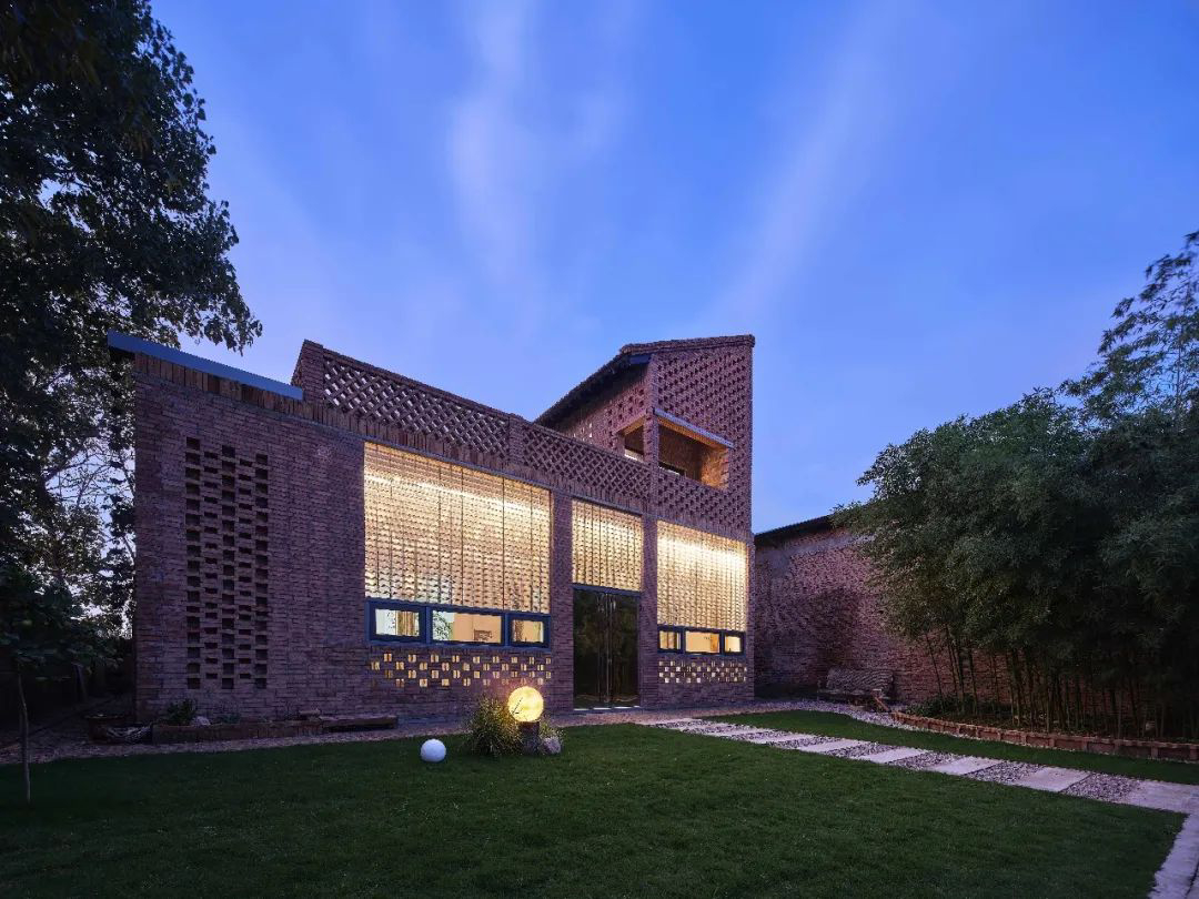 Nữ tiến sĩ chi gần 1,5 tỷ đồng xây “nhà xanh” 270m2 để cha dưỡng già: Tự phát điện, tự lọc nước, cả năm không tốn tiền điện- Ảnh 6.