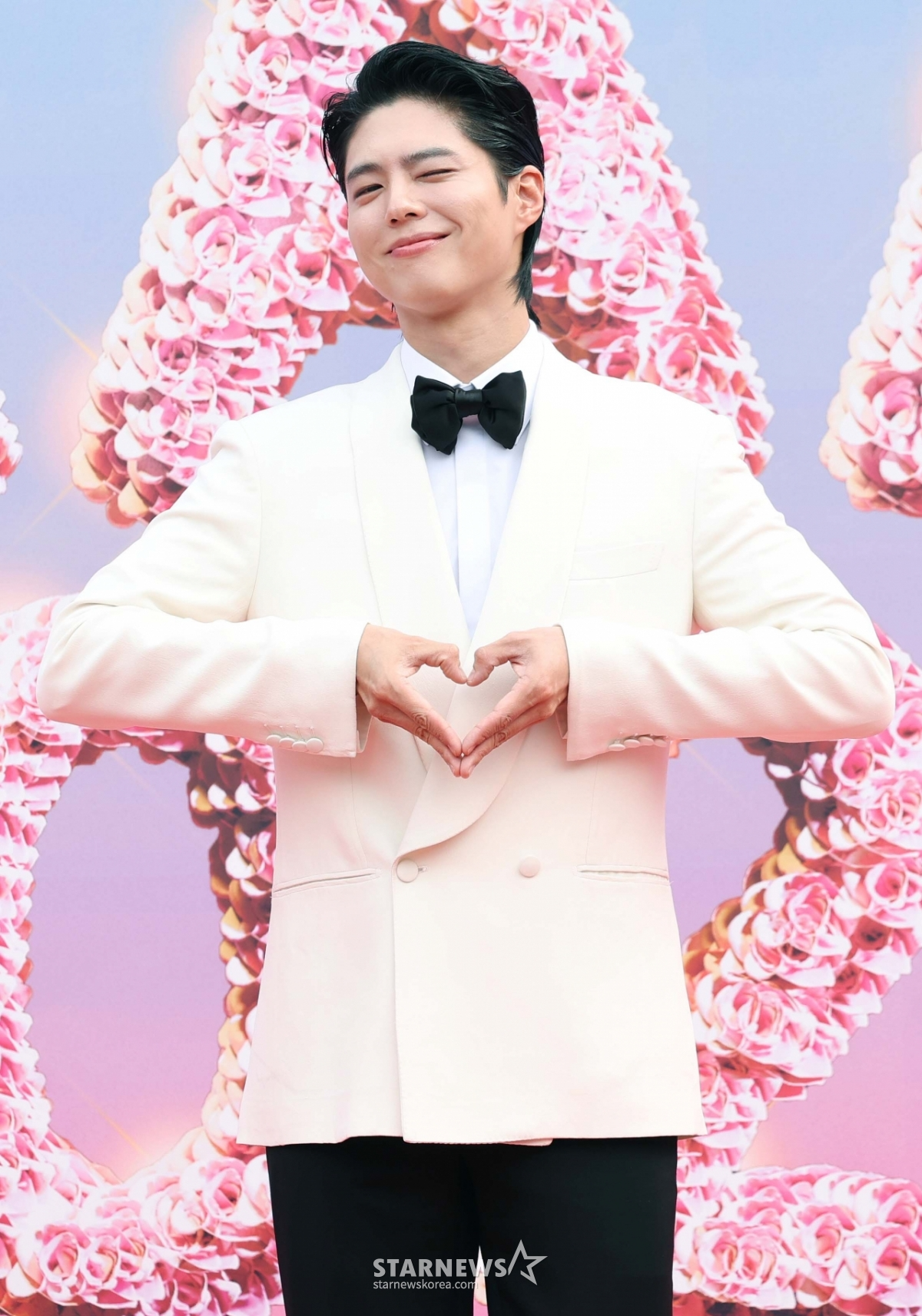 Park Bo Gum "số hưởng" nhất AAA 2025: Thắng tận 2 giải couple, sánh đôi 2 "vợ" màn ảnh xinh ngây ngất!- Ảnh 10. Park Bo Gum "số hưởng" nhất AAA 2025: Thắng tận 2 giải couple, sánh đôi 2 "vợ" màn ảnh xinh ngây ngất!- Ảnh 10.