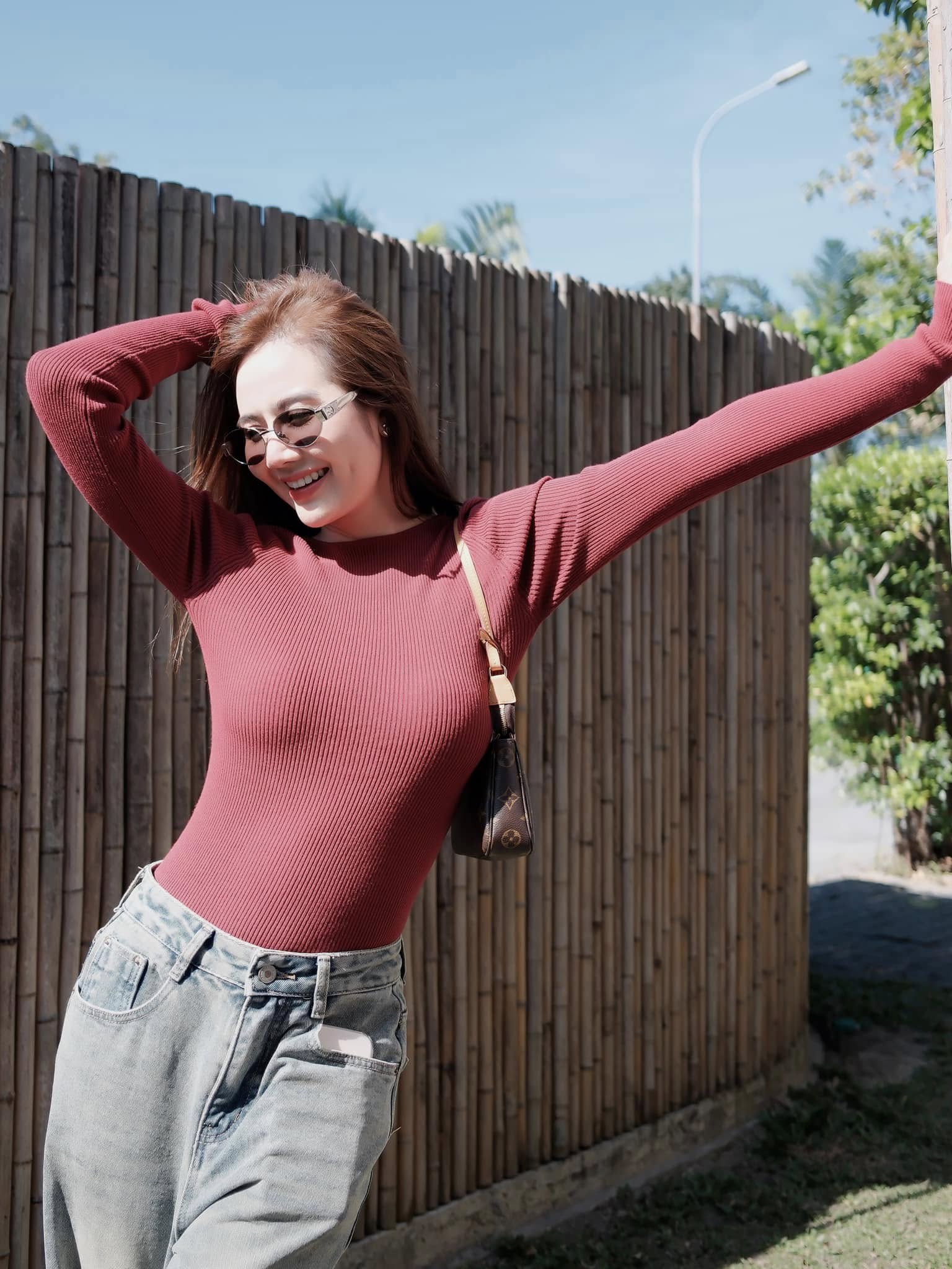 Style mùa đông của Huyền Lizzie gói gọn trong 4 chữ: Đơn giản mà sang!- Ảnh 9. Style mùa đông của Huyền Lizzie gói gọn trong 4 chữ: Đơn giản mà sang!- Ảnh 9.