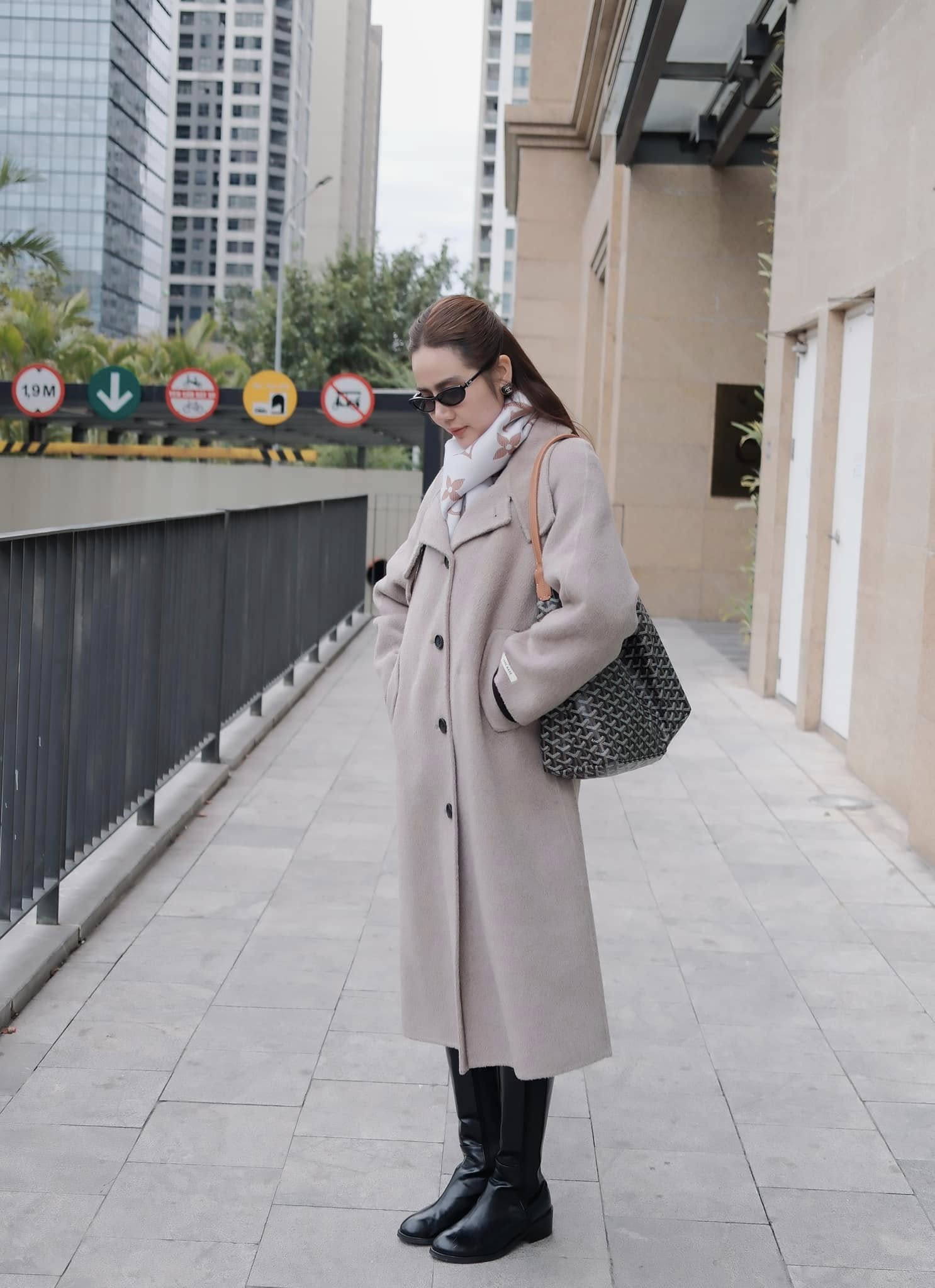 Style mùa đông của Huyền Lizzie gói gọn trong 4 chữ: Đơn giản mà sang!- Ảnh 8. Style mùa đông của Huyền Lizzie gói gọn trong 4 chữ: Đơn giản mà sang!- Ảnh 8.