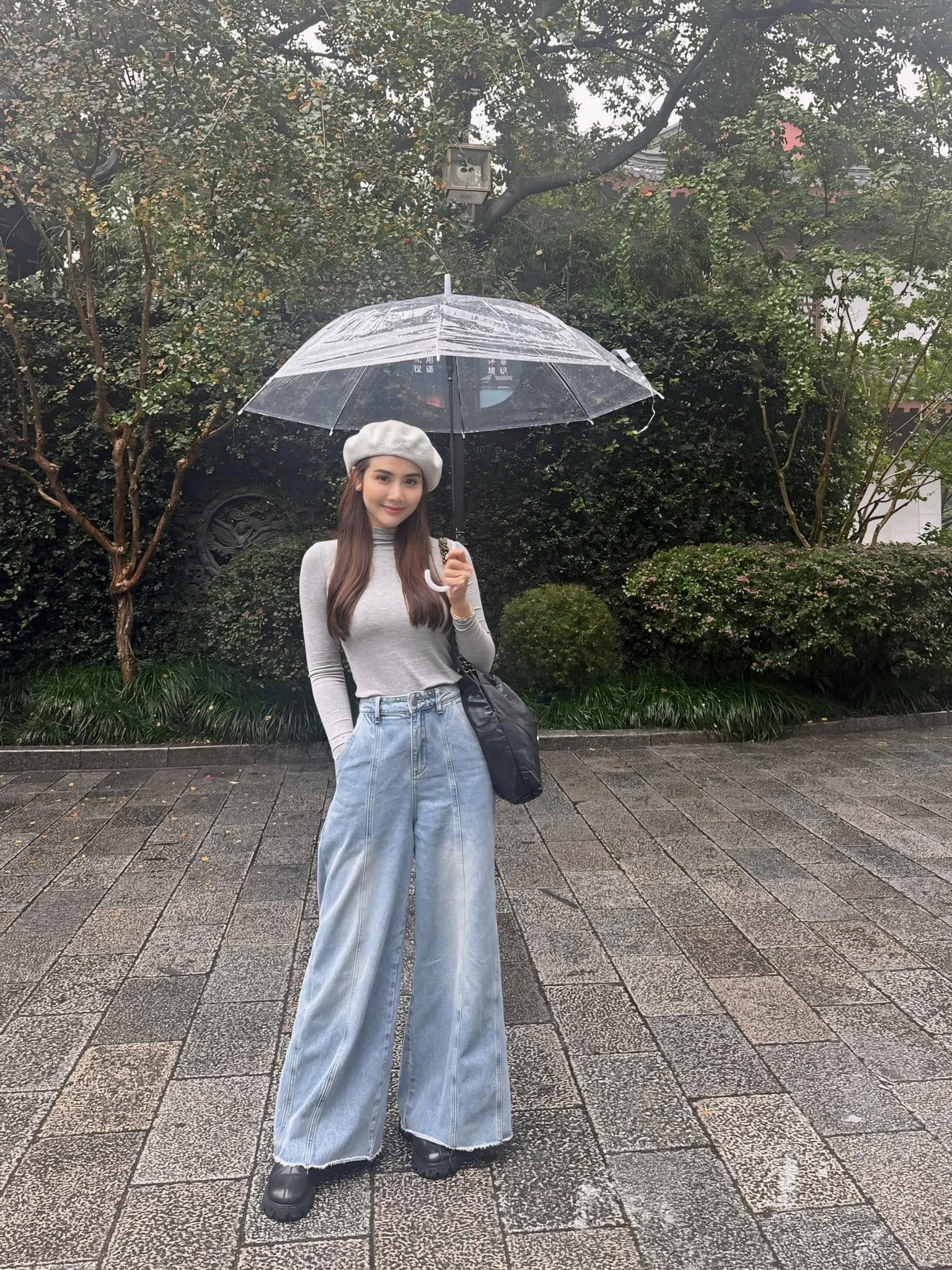 Style mùa đông của Huyền Lizzie gói gọn trong 4 chữ: Đơn giản mà sang!- Ảnh 5. Style mùa đông của Huyền Lizzie gói gọn trong 4 chữ: Đơn giản mà sang!- Ảnh 5.