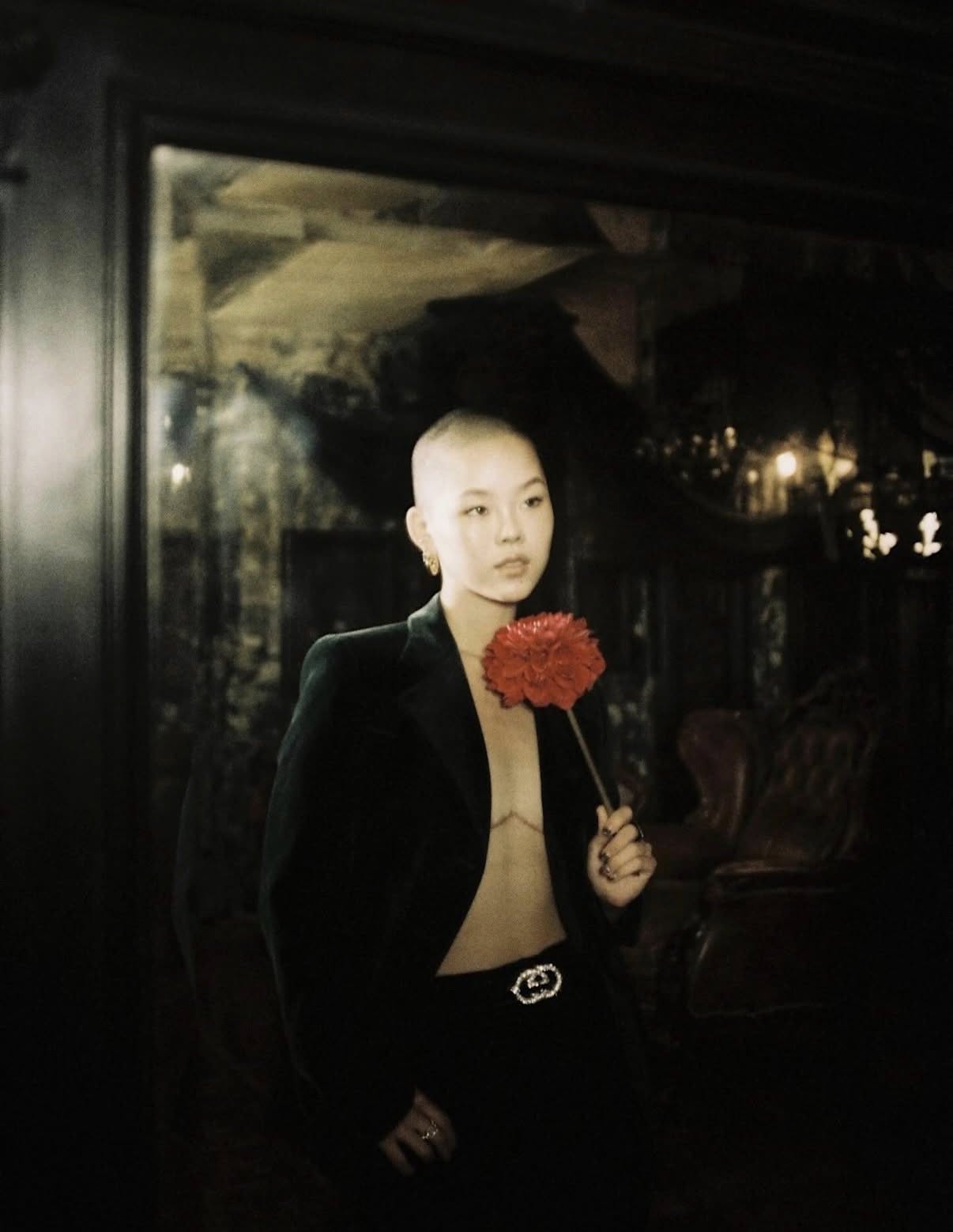 Nữ idol "come out" gây sốc ngay sinh nhật tuổi 20, còn phẫu thuật cắt vòng 1- Ảnh 2.