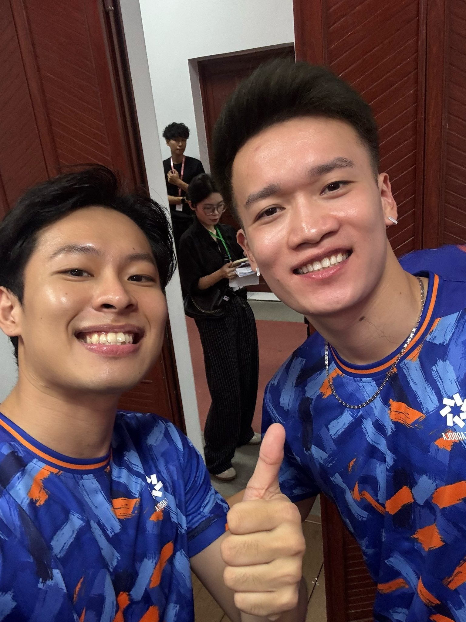 Nam rapper khoe ảnh với dàn cầu thủ nổi tiếng nhất Việt Nam Công Phượng, Văn Toàn, có cả một HLV cực hot- Ảnh 8.