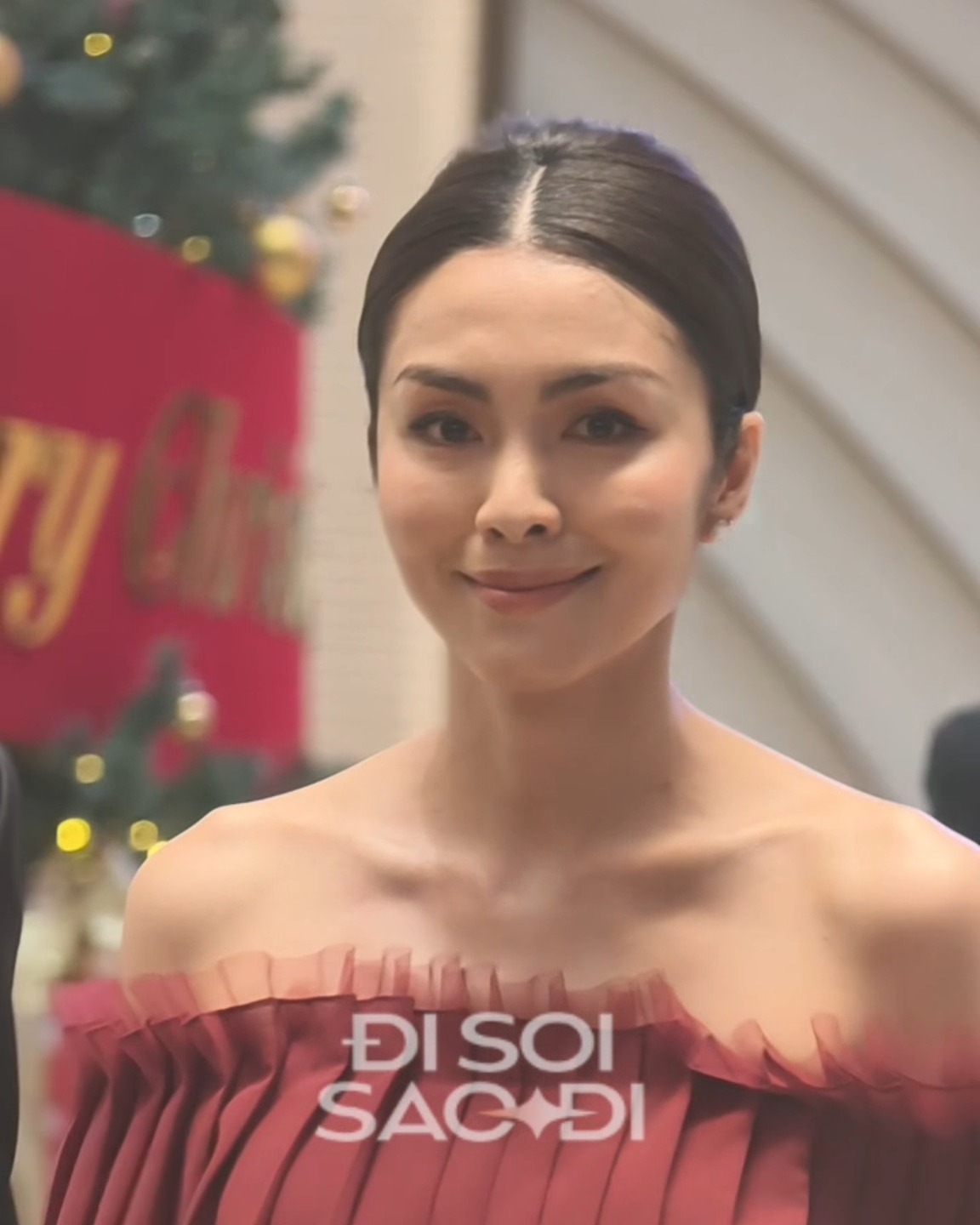 Hà Tăng phá đảo cam thường đến bờ vai cũng đẹp chấn động, tay trong tay với Louis Nguyễn đi đám cưới em gái- Ảnh 4. Hà Tăng phá đảo cam thường đến bờ vai cũng đẹp chấn động, tay trong tay với Louis Nguyễn đi đám cưới em gái- Ảnh 4.