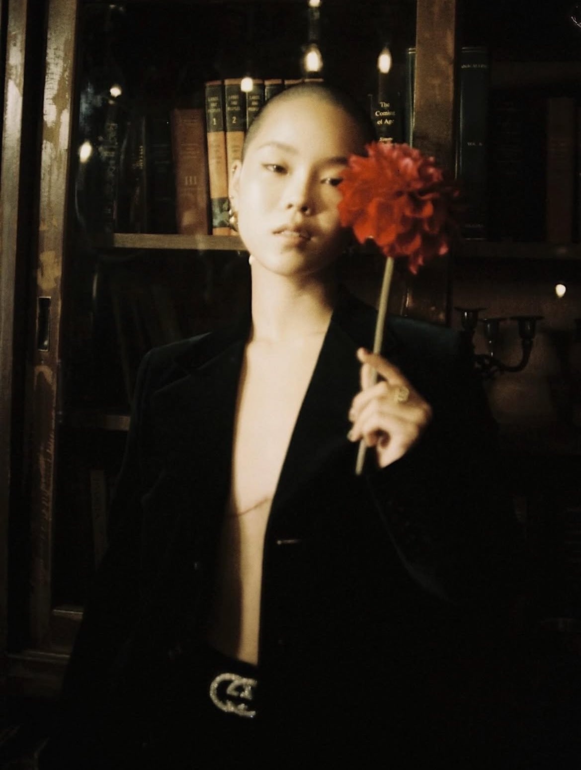 Nữ idol "come out" gây sốc ngay sinh nhật tuổi 20, còn phẫu thuật cắt vòng 1- Ảnh 1.