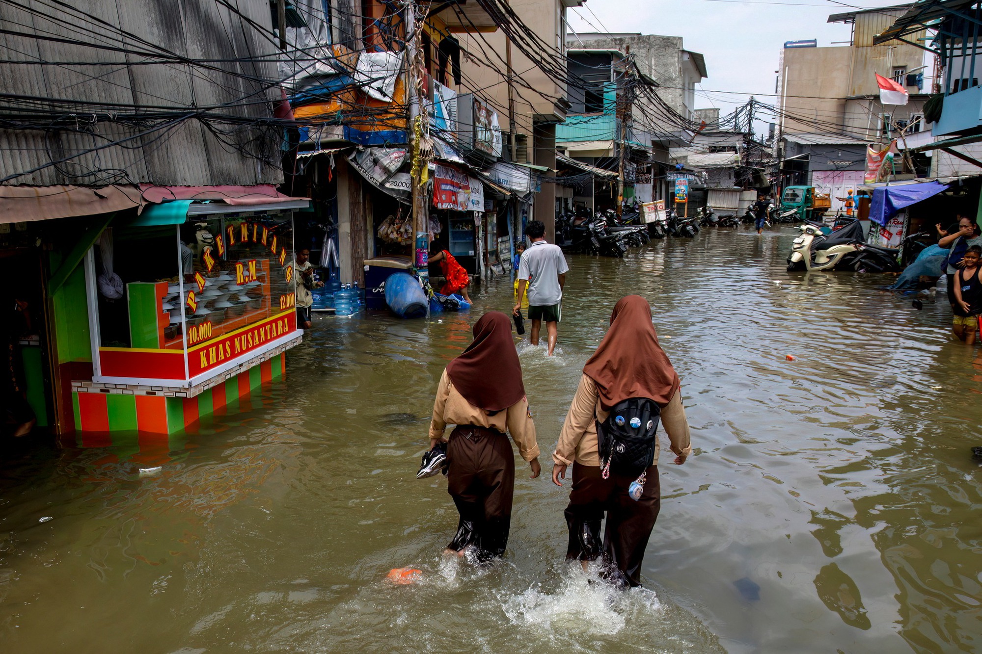 908 người thiệt mạng, 410 người mất tích, nạn đói đe doạ: Indonesia đối mặt với thảm hoạ chưa từng có tiền lệ- Ảnh 4.