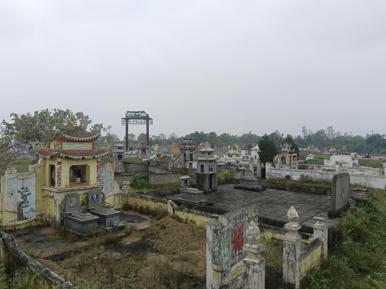VIDEO: Bệnh viện gần 1.700 tỉ đồng sát nghĩa trang hàng ngàn lăng, mộ- Ảnh 4.