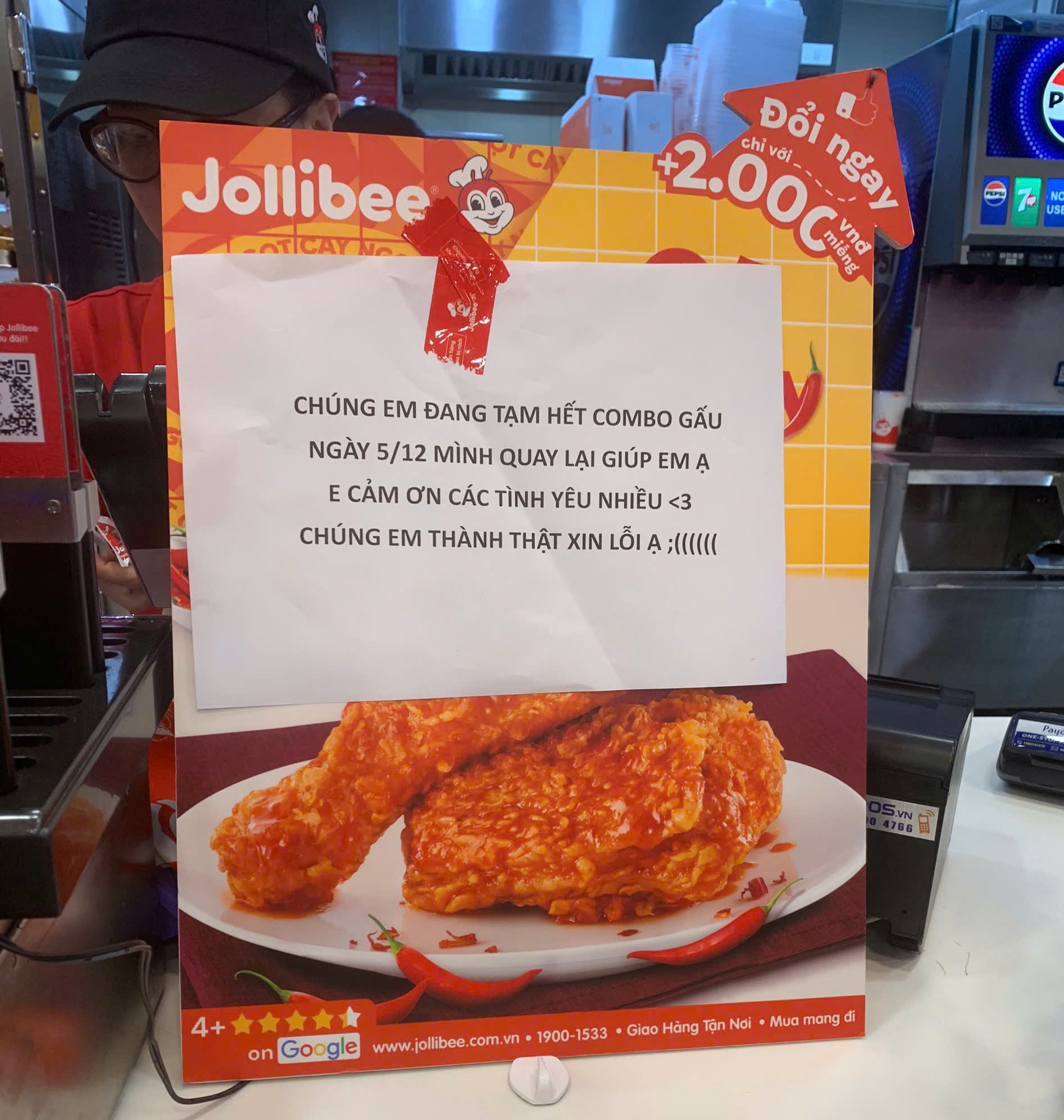 Trào lưu xếp hàng mua gà rán "săn tuần lộc" gây sốt trong giới trẻ mùa Noel 2025- Ảnh 7.