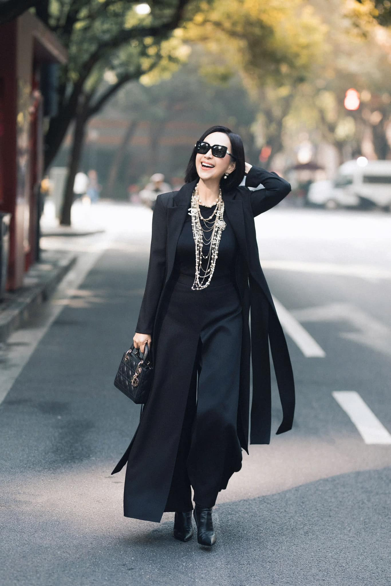 Vóc dáng tuổi 63 của mỹ nhân Việt duy nhất được tung hô “hoa hậu không ngai”, chồng yêu chiều hết mực- Ảnh 12. Vóc dáng tuổi 63 của mỹ nhân Việt duy nhất được tung hô “hoa hậu không ngai”, chồng yêu chiều hết mực- Ảnh 12.