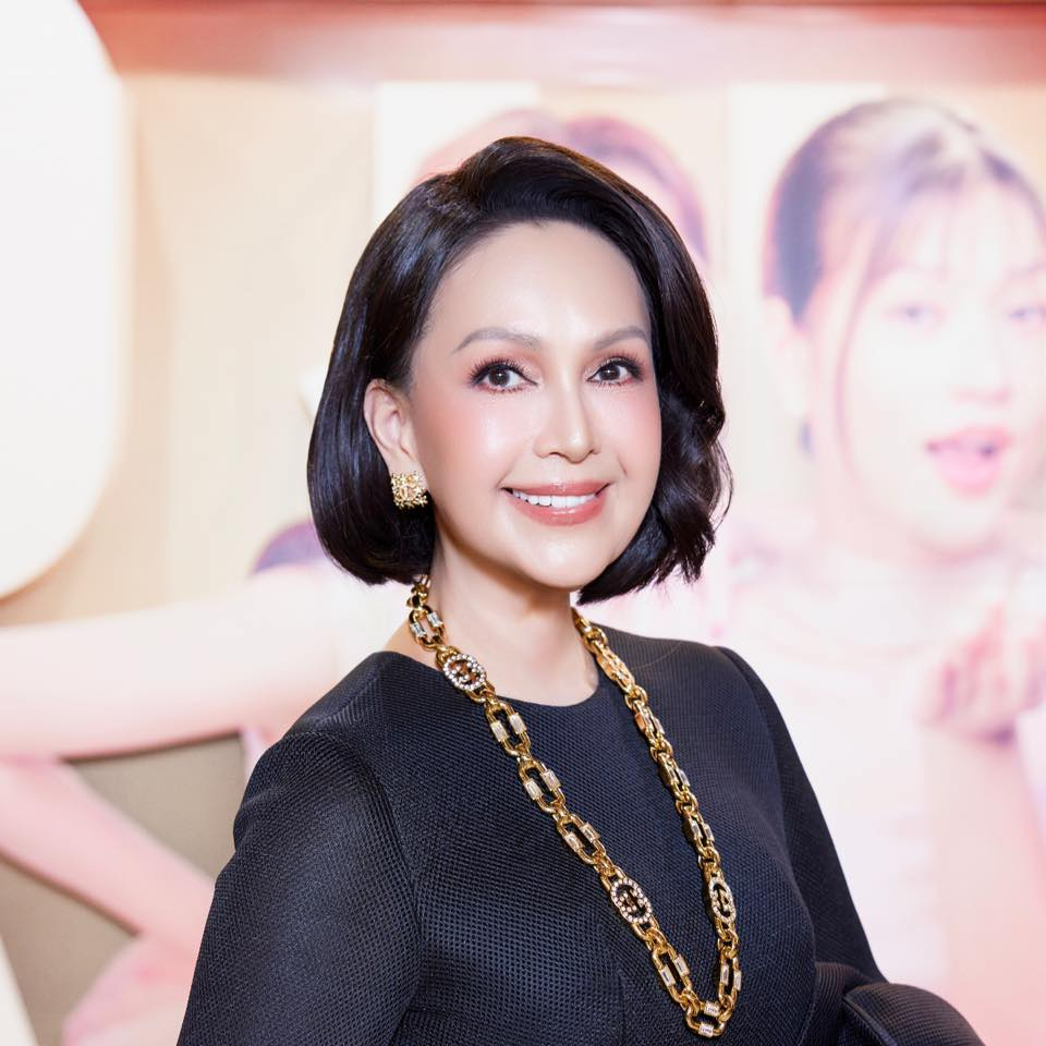 Vóc dáng tuổi 63 của mỹ nhân Việt duy nhất được tung hô “hoa hậu không ngai”, chồng yêu chiều hết mực- Ảnh 4. Vóc dáng tuổi 63 của mỹ nhân Việt duy nhất được tung hô “hoa hậu không ngai”, chồng yêu chiều hết mực- Ảnh 4.