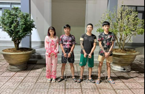 Bắt Lê Ngọc Huyền sinh năm 2003- Ảnh 2. Bắt Lê Ngọc Huyền sinh năm 2003- Ảnh 2.