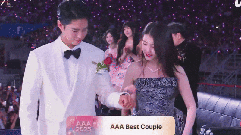 Park Bo Gum "số hưởng" nhất AAA 2025: Thắng tận 2 giải couple, sánh đôi 2 "vợ" màn ảnh xinh ngây ngất!- Ảnh 1. Park Bo Gum "số hưởng" nhất AAA 2025: Thắng tận 2 giải couple, sánh đôi 2 "vợ" màn ảnh xinh ngây ngất!- Ảnh 1.