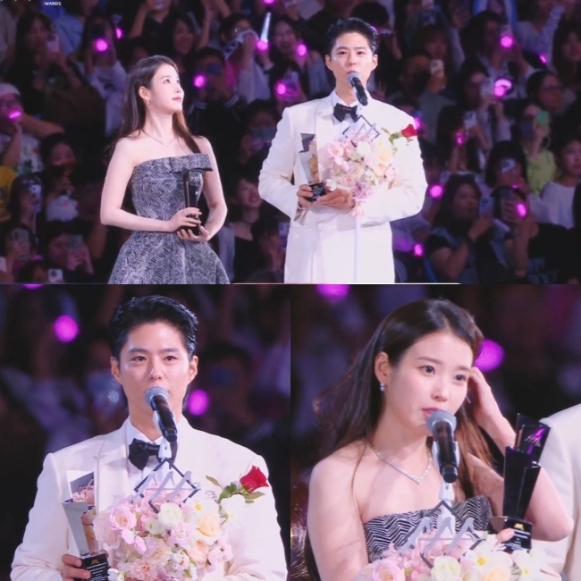 Park Bo Gum "số hưởng" nhất AAA 2025: Thắng tận 2 giải couple, sánh đôi 2 "vợ" màn ảnh xinh ngây ngất!- Ảnh 3. Park Bo Gum "số hưởng" nhất AAA 2025: Thắng tận 2 giải couple, sánh đôi 2 "vợ" màn ảnh xinh ngây ngất!- Ảnh 3.