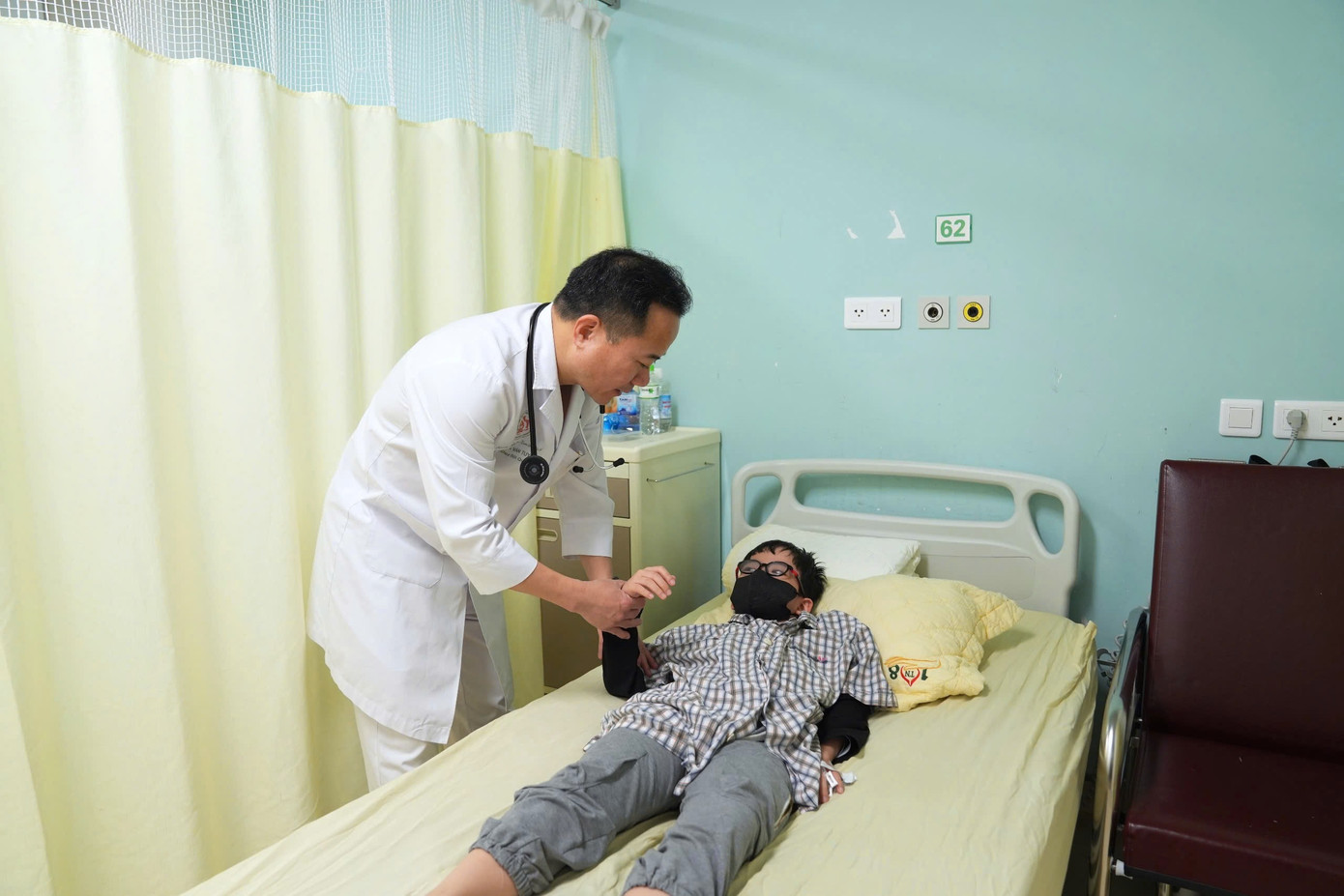 Nhiều trẻ nhỏ nhập viện vì đột quỵ: Hồi chuông cảnh báo từ sự chủ quan.- Ảnh 2.