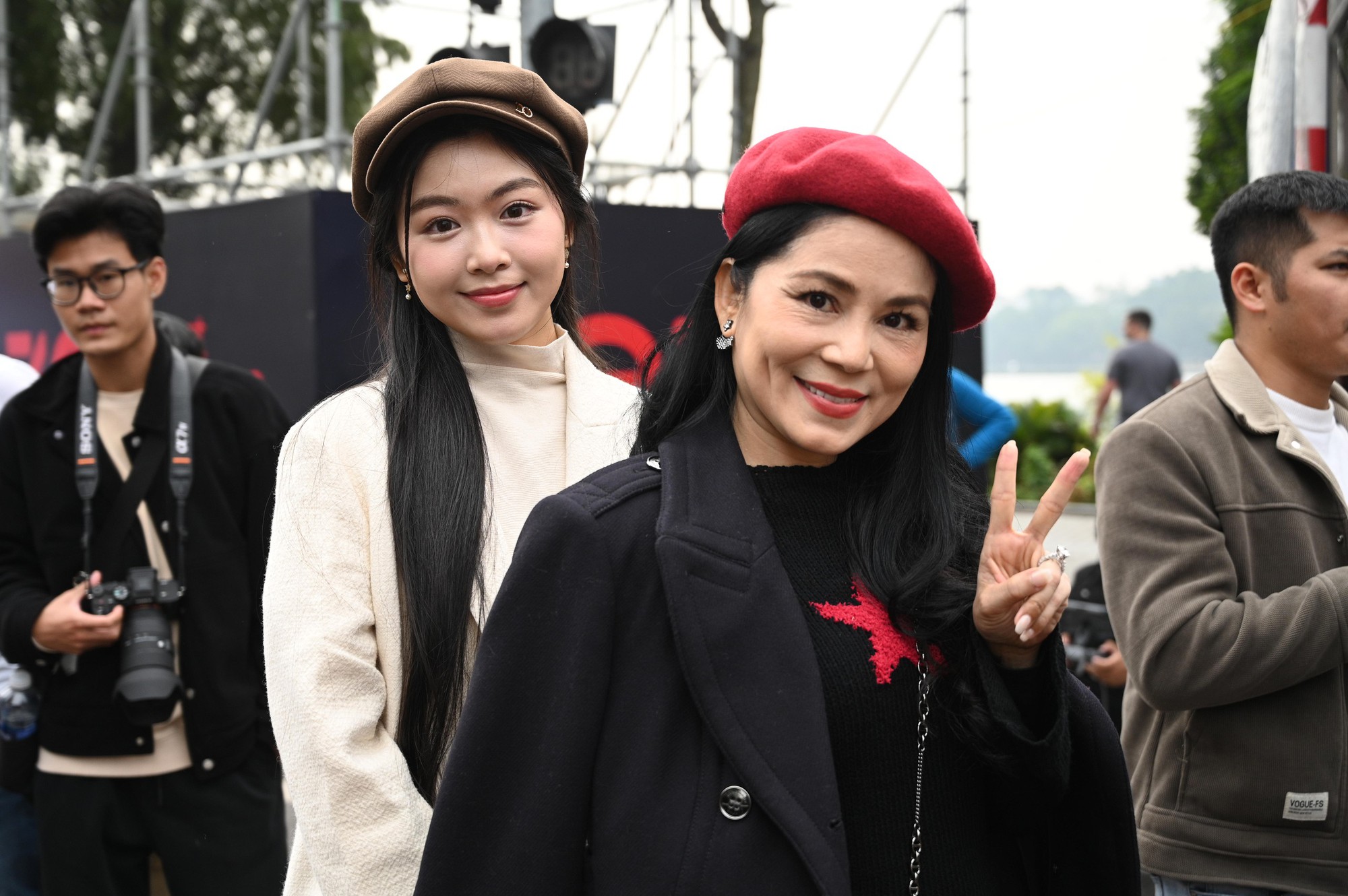 MC Quyền Linh sao thế này?- Ảnh 4. MC Quyền Linh sao thế này?- Ảnh 4.