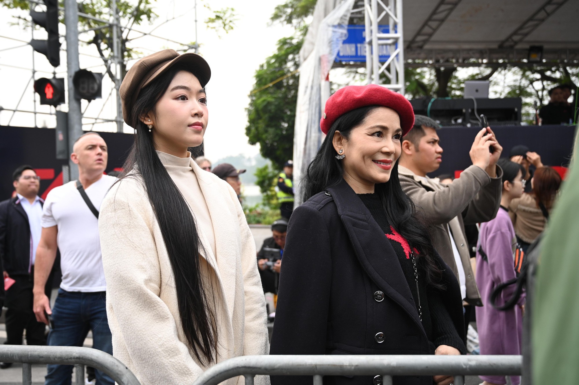 MC Quyền Linh sao thế này?- Ảnh 3. MC Quyền Linh sao thế này?- Ảnh 3.