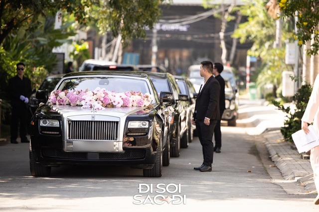 Dàn xe đón dâu hàng chục tỷ trong lễ cưới của Tiên Nguyễn và chồng gốc Dubai- Ảnh 1. Dàn xe đón dâu hàng chục tỷ trong lễ cưới của Tiên Nguyễn và chồng gốc Dubai- Ảnh 1.