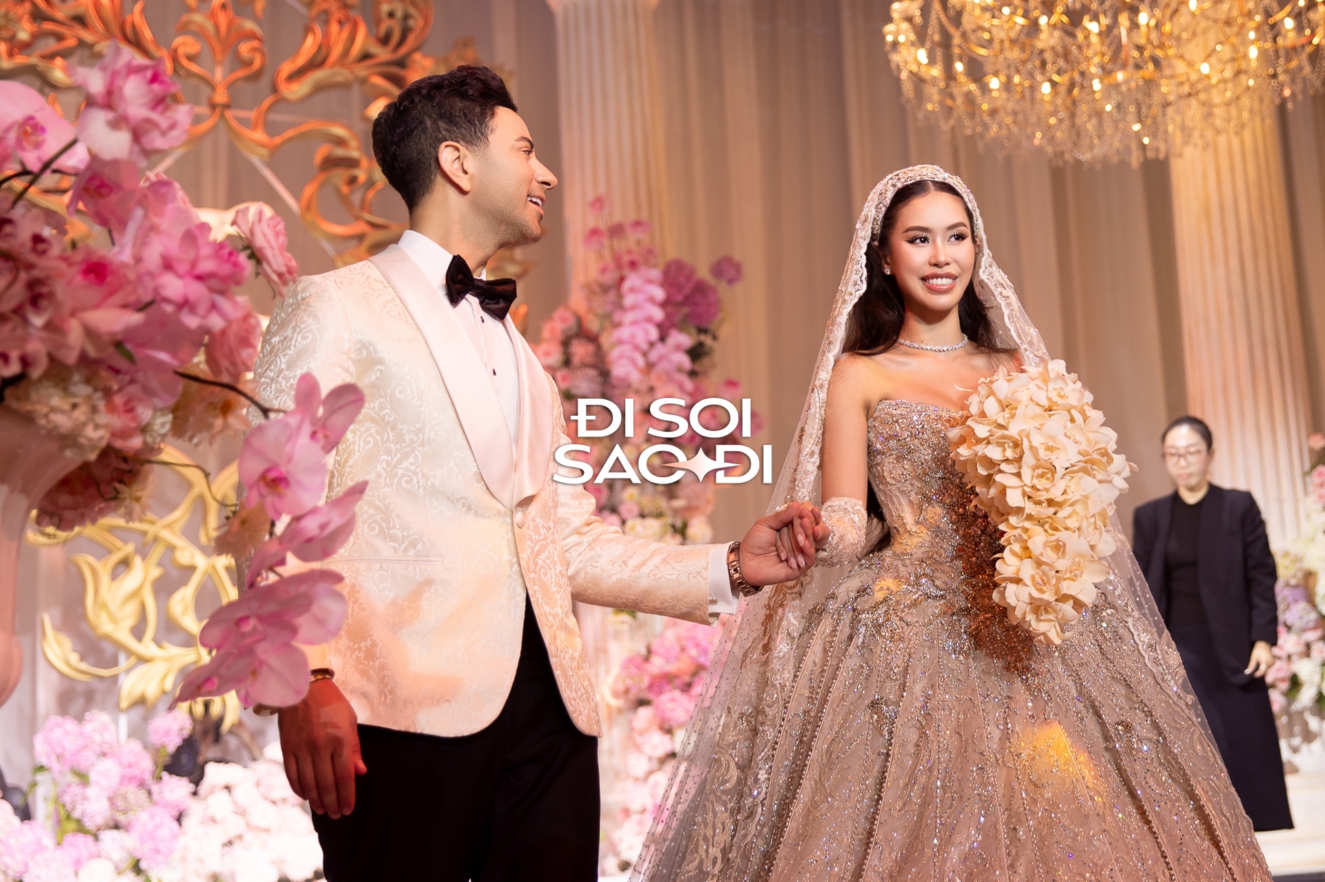 Trọn vẹn siêu lễ cưới của Tiên Nguyễn và chồng gốc Dubai: Dâu rể gấp đôi visual, gia đình tỷ phú đến dàn khách mời "quá vuýp"!- Ảnh 26. Trọn vẹn siêu lễ cưới của Tiên Nguyễn và chồng gốc Dubai: Dâu rể gấp đôi visual, gia đình tỷ phú đến dàn khách mời "quá vuýp"!- Ảnh 26.