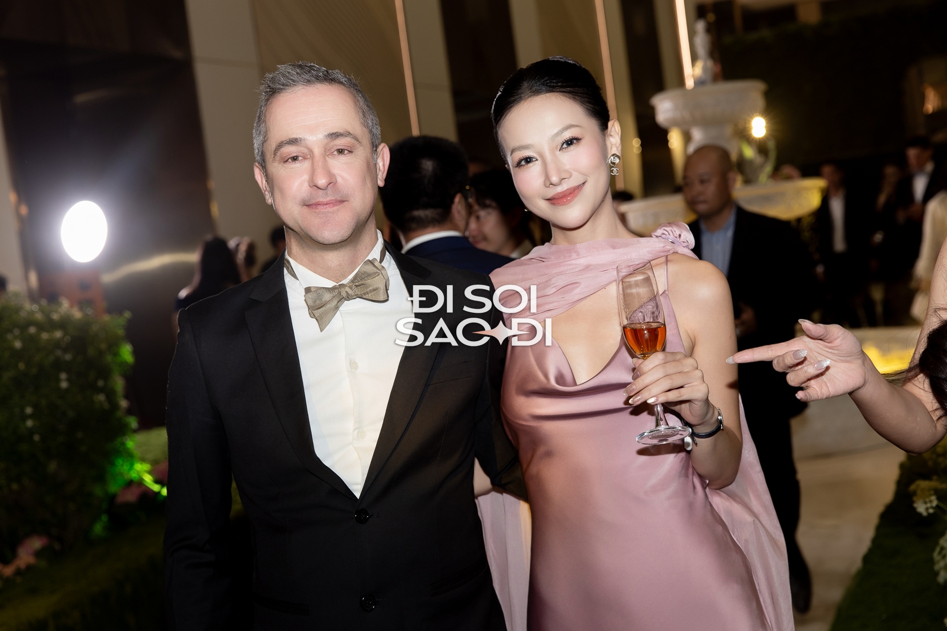 Đại tiệc sao trong đám cưới Tiên Nguyễn: Hà Tăng - Linh Rin đẹp ngây ngất, Tóc Tiên lẻ bóng đến dự- Ảnh 12. Đại tiệc sao trong đám cưới Tiên Nguyễn: Hà Tăng - Linh Rin đẹp ngây ngất, Tóc Tiên lẻ bóng đến dự- Ảnh 12.