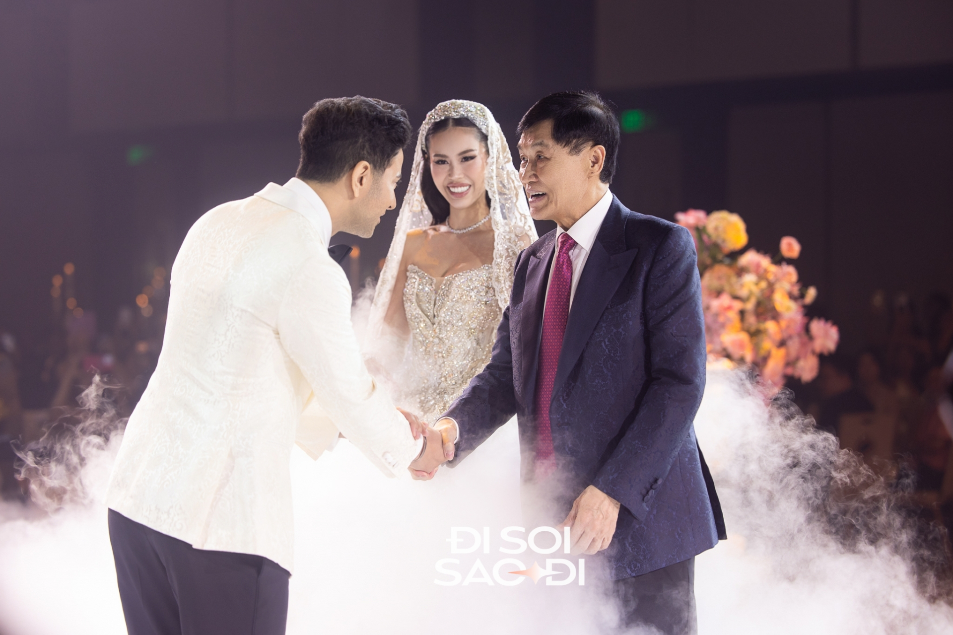 Gửi đến “my new ba má”: Phát biểu của con rể tỷ phú Johnathan Hạnh Nguyễn gây bất ngờ lớn!- Ảnh 1.