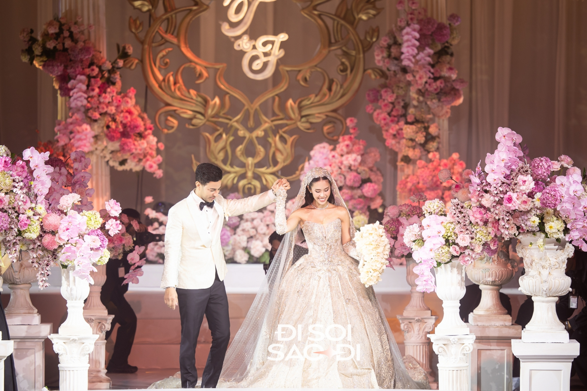 Gửi đến “my new ba má”: Phát biểu của con rể tỷ phú Johnathan Hạnh Nguyễn gây bất ngờ lớn!- Ảnh 6.