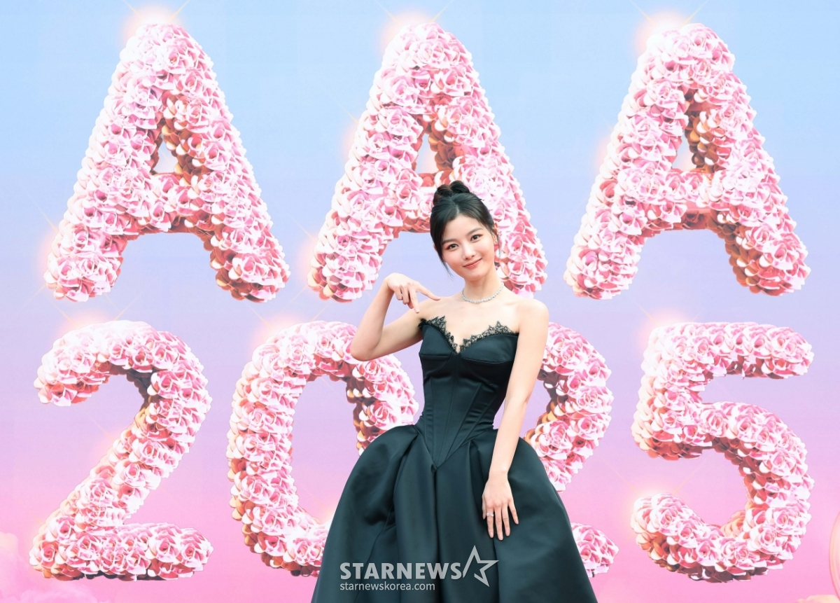 "Em gái quốc dân" Kim Yoo Jung nũng nịu yêu phát hờn, tạo nên "6 giây thần thánh" náo loạn cả AAA- Ảnh 5. "Em gái quốc dân" Kim Yoo Jung nũng nịu yêu phát hờn, tạo nên "6 giây thần thánh" náo loạn cả AAA- Ảnh 5.