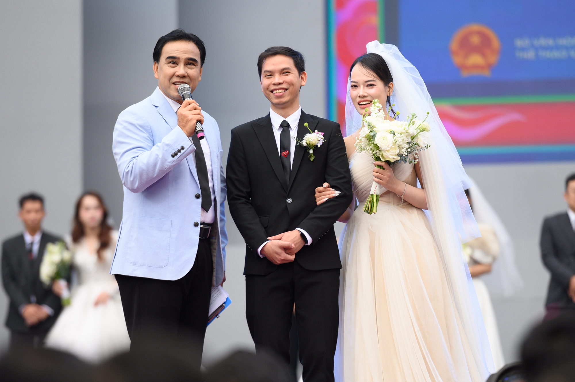 MC Quyền Linh sao thế này?- Ảnh 1. MC Quyền Linh sao thế này?- Ảnh 1.