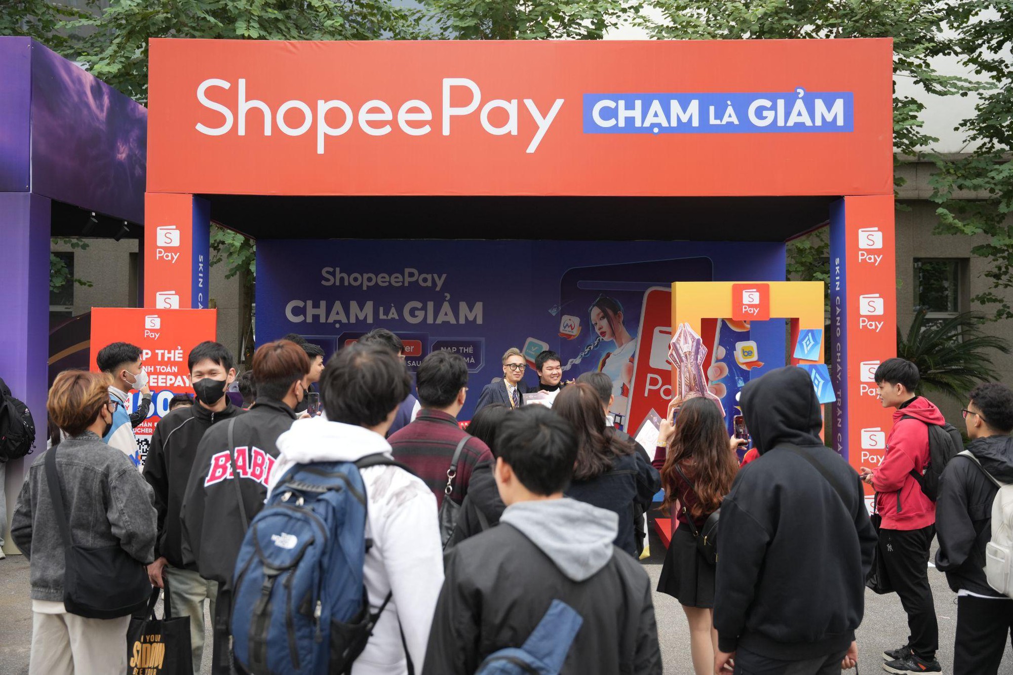 ShopeePay "gây sốt" AIC 2025: Giảm đến 50% nạp thẻ, loạt ưu đãi độc quyền cho fan Esports- Ảnh 5. ShopeePay "gây sốt" AIC 2025: Giảm đến 50% nạp thẻ, loạt ưu đãi độc quyền cho fan Esports- Ảnh 5.