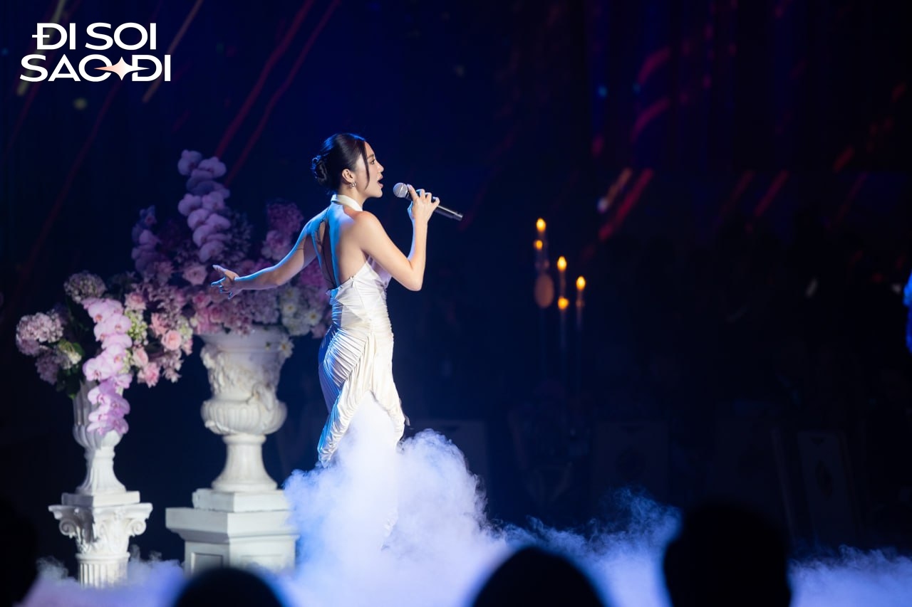 Ca sĩ mở màn hôn lễ bạc tỷ của Tiên Nguyễn và chồng gốc Dubai: Giọng ngọt như "mía lùi", hát tình ca quá hợp!- Ảnh 5. Ca sĩ mở màn hôn lễ bạc tỷ của Tiên Nguyễn và chồng gốc Dubai: Giọng ngọt như "mía lùi", hát tình ca quá hợp!- Ảnh 5.