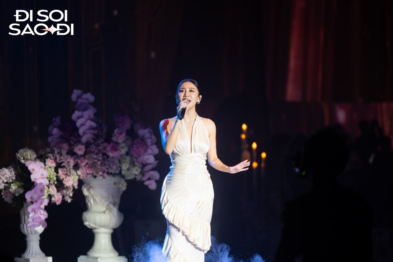 Ca sĩ mở màn hôn lễ bạc tỷ của Tiên Nguyễn và chồng gốc Dubai: Giọng ngọt như "mía lùi", hát tình ca quá hợp!- Ảnh 6. Ca sĩ mở màn hôn lễ bạc tỷ của Tiên Nguyễn và chồng gốc Dubai: Giọng ngọt như "mía lùi", hát tình ca quá hợp!- Ảnh 6.