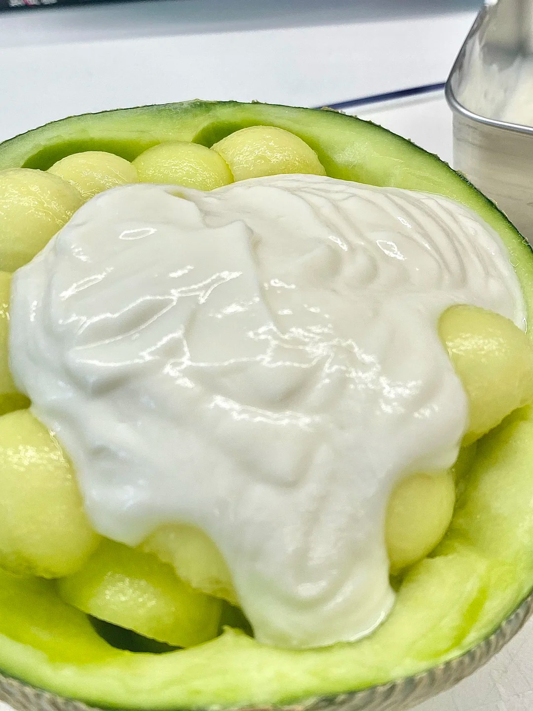 Món tráng miệng làm từ sữa chua "ăn cả vỏ" này khiến chị em mê mệt, thử một miếng là "dính" ngay lập tức!- Ảnh 29.