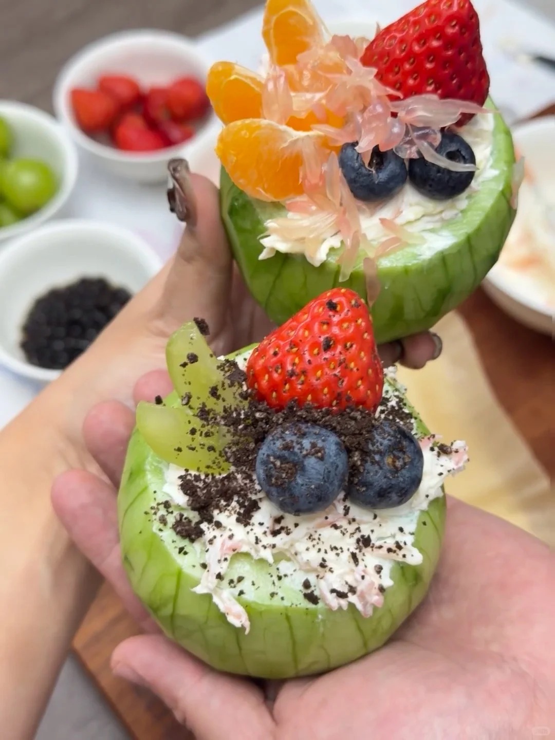 Món tráng miệng làm từ sữa chua "ăn cả vỏ" này khiến chị em mê mệt, thử một miếng là "dính" ngay lập tức!- Ảnh 5.