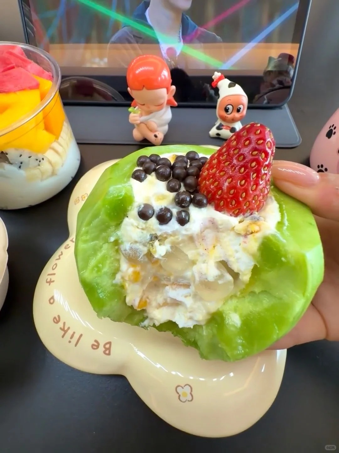 Món tráng miệng làm từ sữa chua "ăn cả vỏ" này khiến chị em mê mệt, thử một miếng là "dính" ngay lập tức!- Ảnh 4.