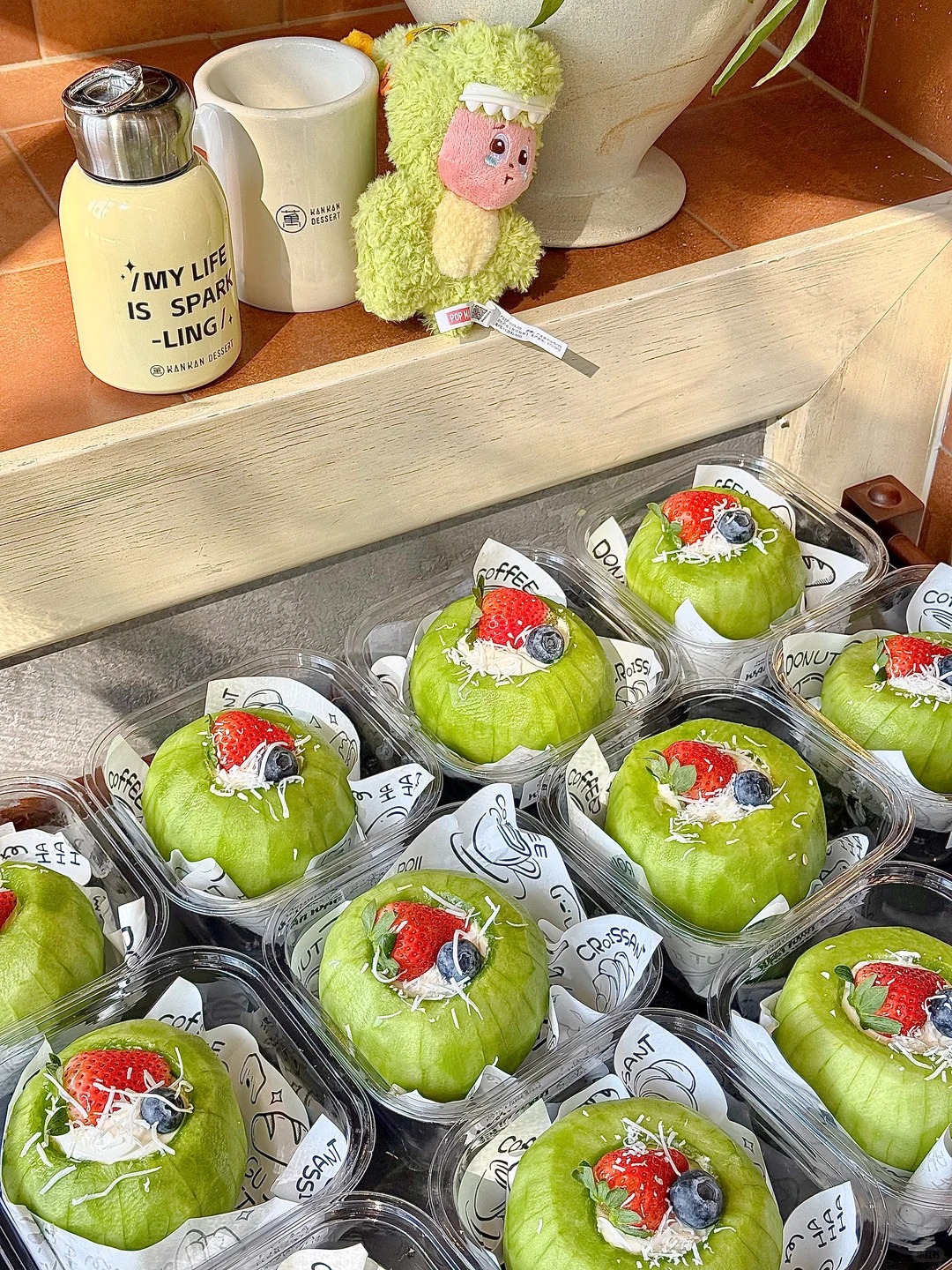 Món tráng miệng làm từ sữa chua "ăn cả vỏ" này khiến chị em mê mệt, thử một miếng là "dính" ngay lập tức!- Ảnh 13.